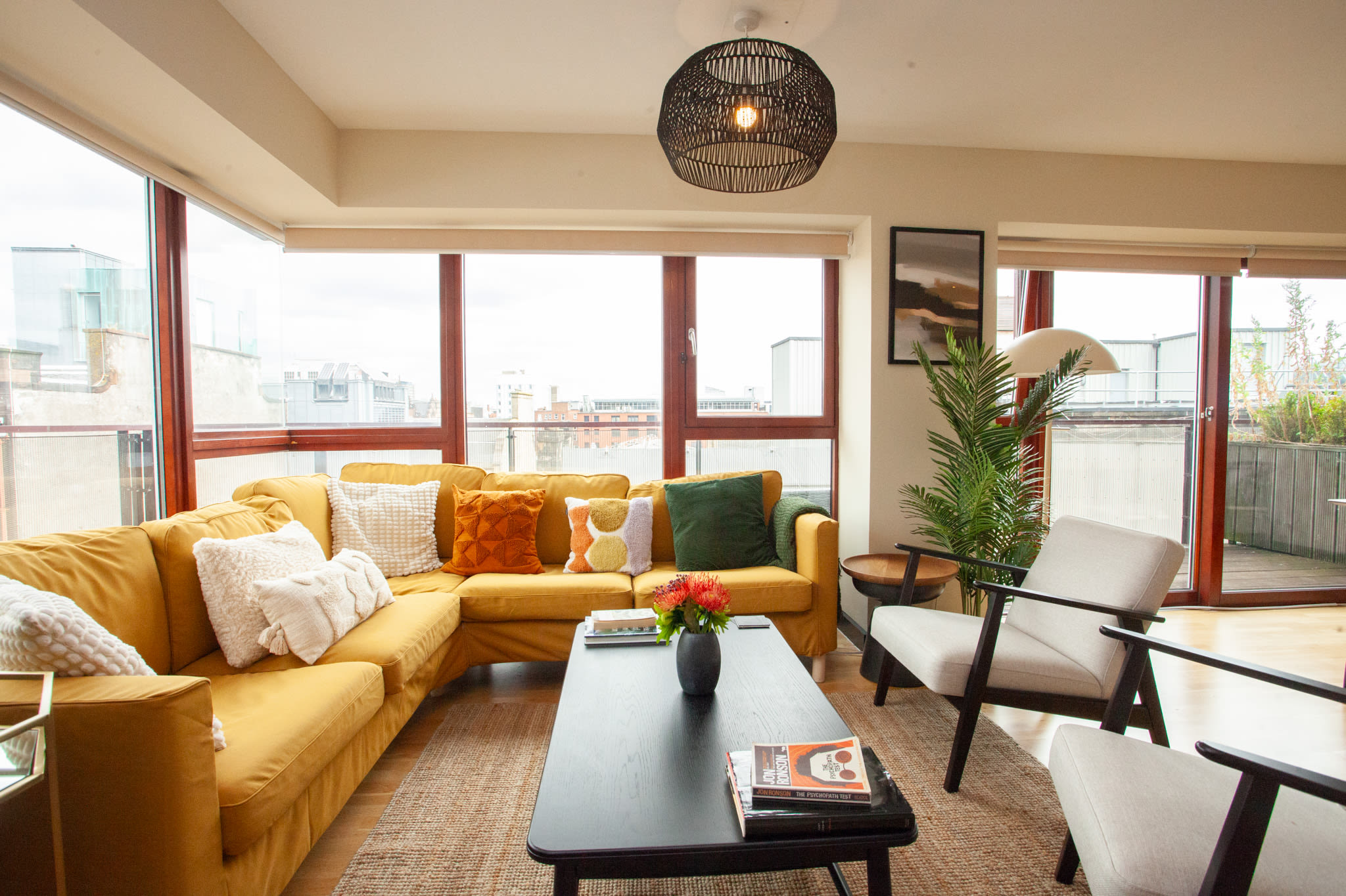 Stunning Penthouse with Balcony in Glasgow in 45 Mitchell Street G1 3LA - Property image 3 - VivreStays
