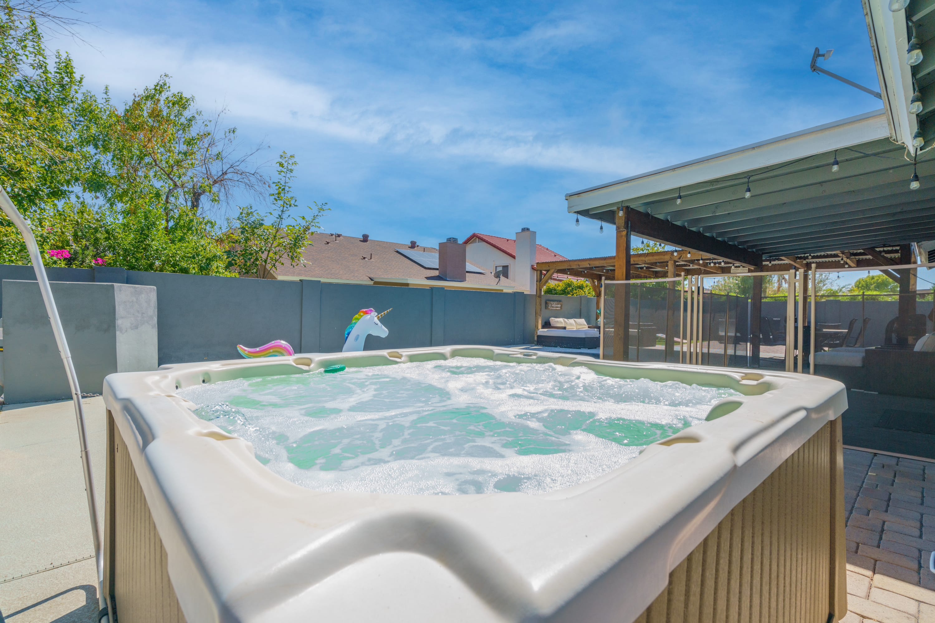 New, king Beds, Pool, Hot Tub, Outdoor Fireplace