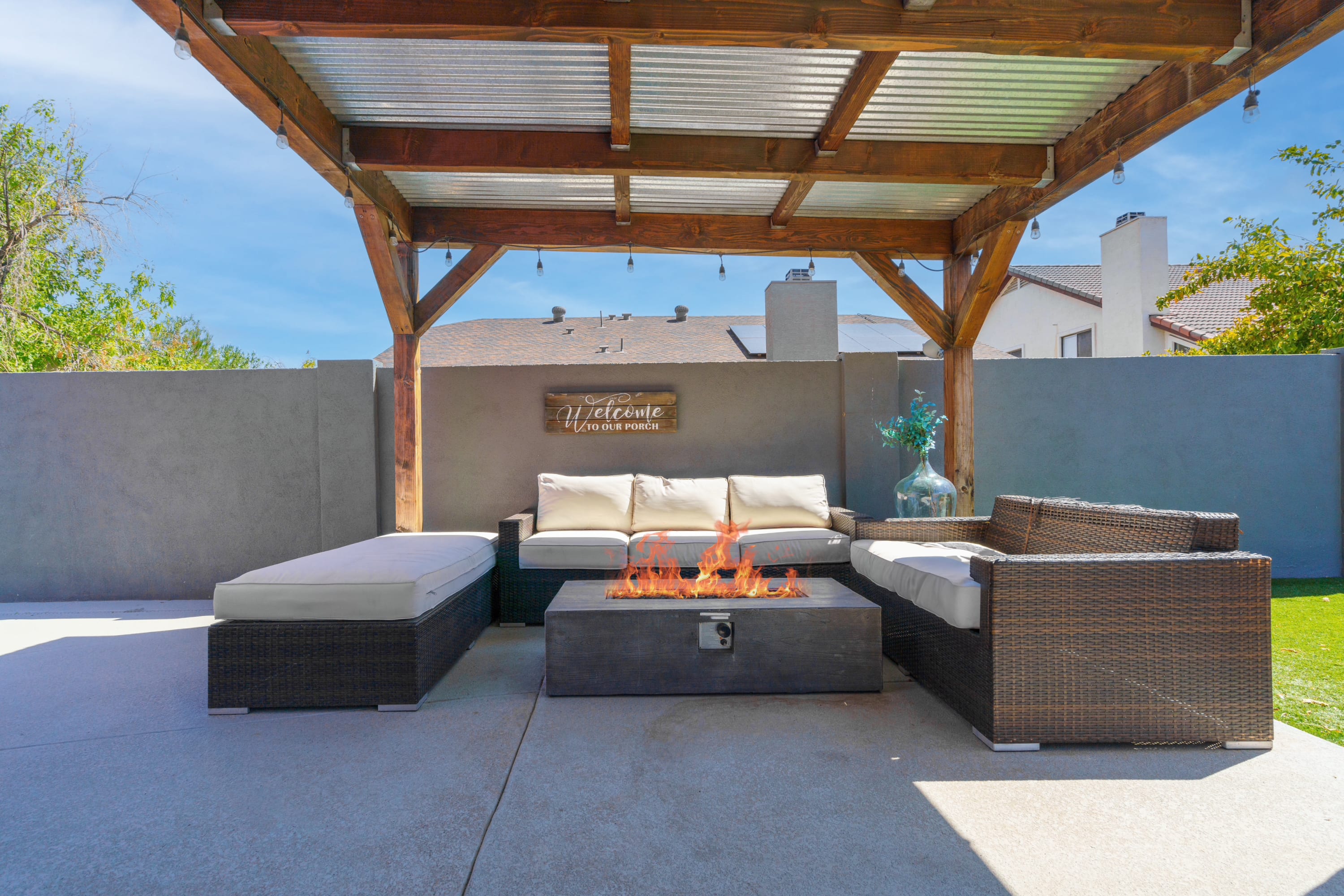 New, king Beds, Pool, Hot Tub, Outdoor Fireplace