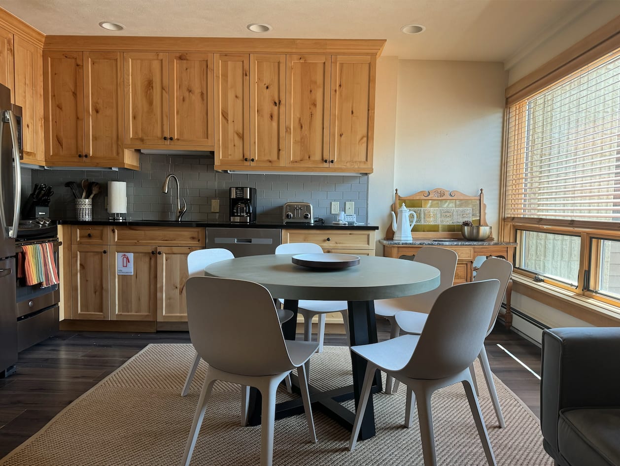 The best Location condo in the heart of Lionshead - Picture 2