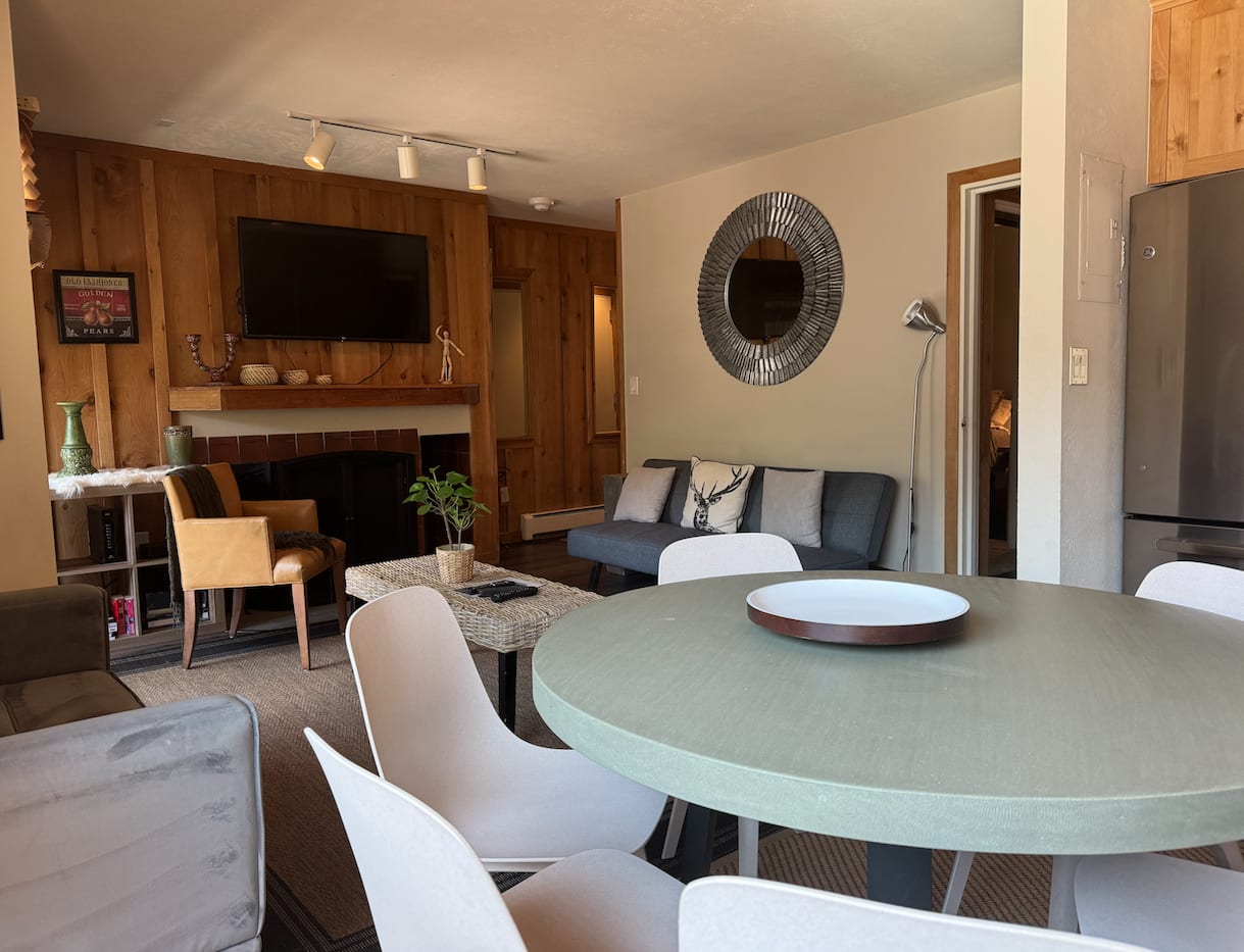 The best Location condo in the heart of Lionshead - Picture 3