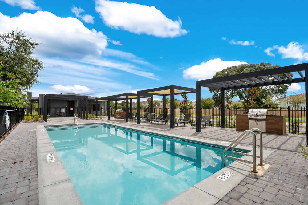 Family 3BR townhouse w/ pool & balcony