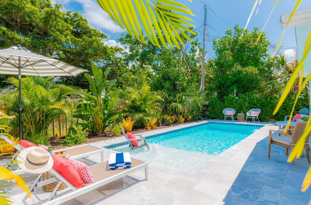 701 Beach Breeze Oasis | Close 2 Beaches & Dining — Naples, FL — vacation rental