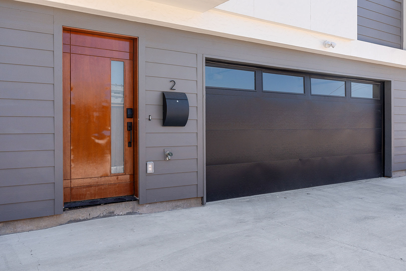 Modern Townhome | Rooftop + Backyard & Garage #2