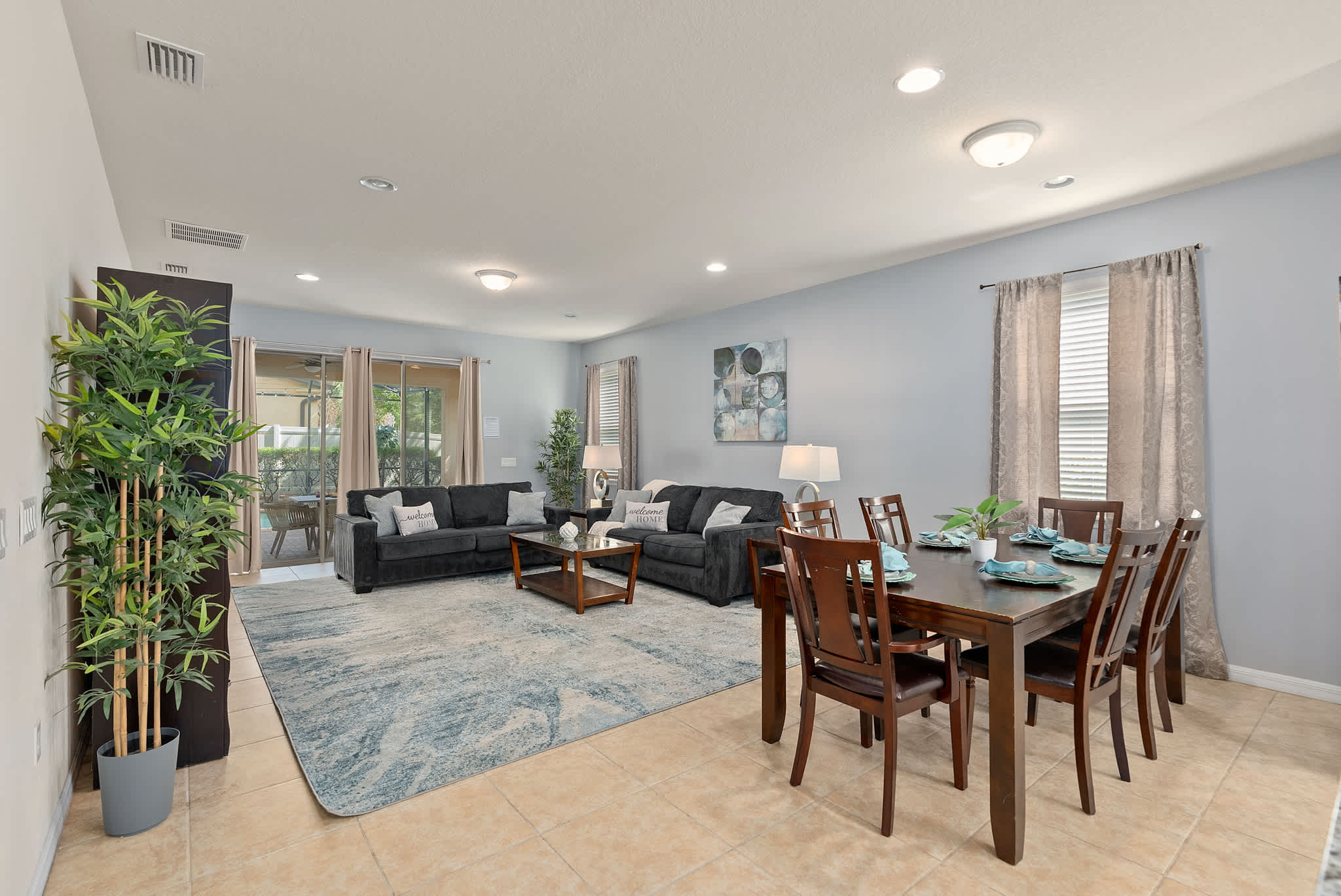 Large retreat w/ pvt pool & cinema