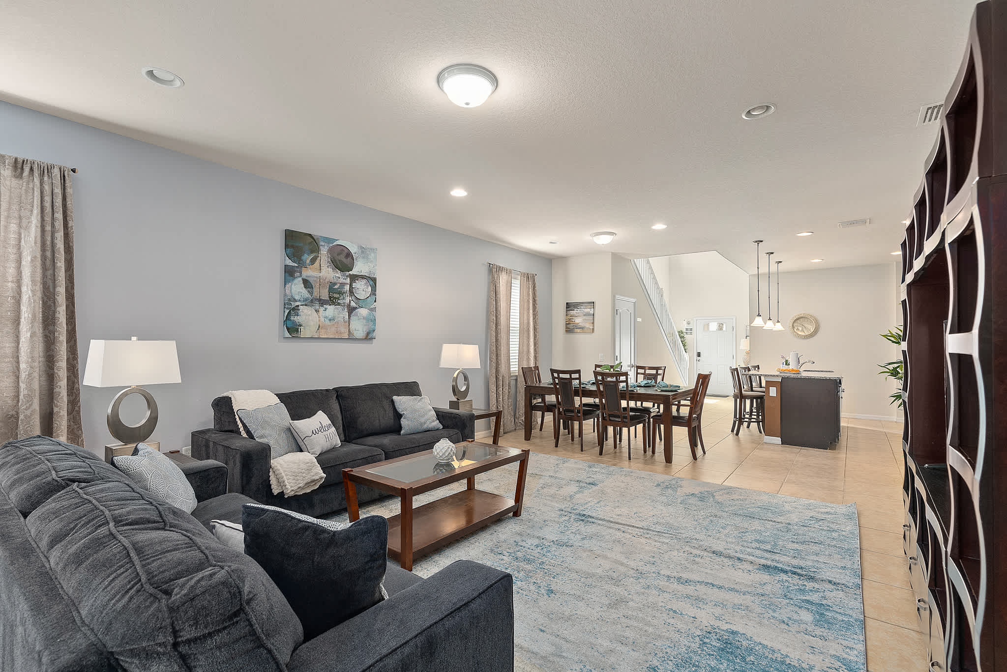 Large retreat w/ pvt pool & cinema