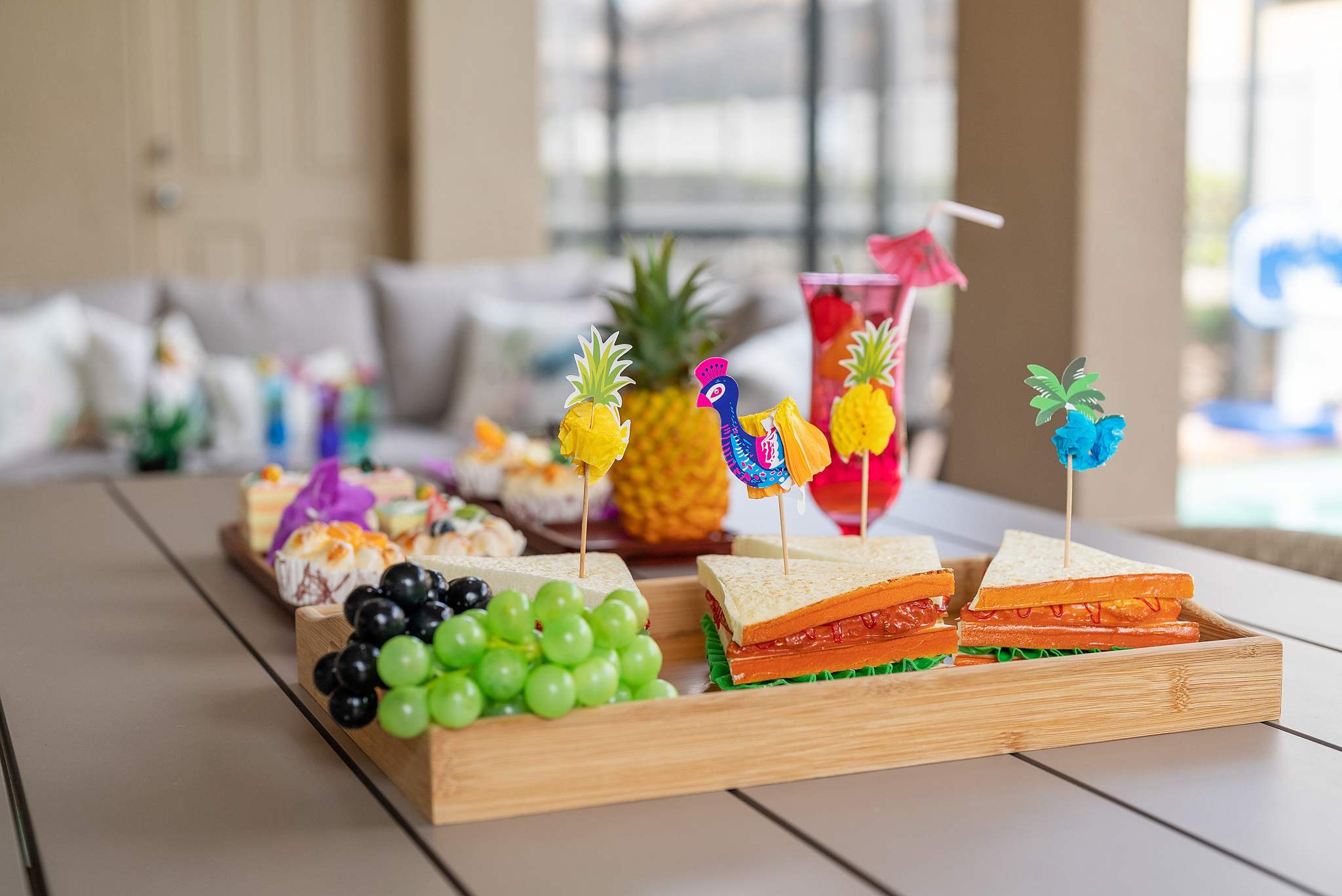 Large retreat w/ pvt pool & cinema