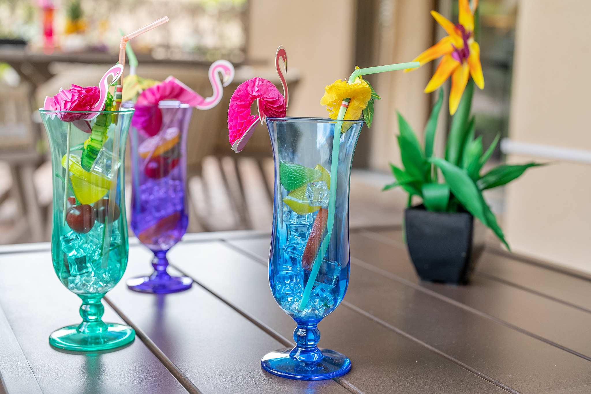 Large retreat w/ pvt pool & cinema