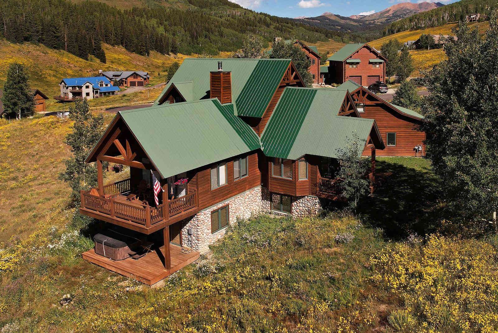 Creek Cove, Gorgeous home, hot tub, very private — Skyland & Surrounding Areas, CO — vacation rental