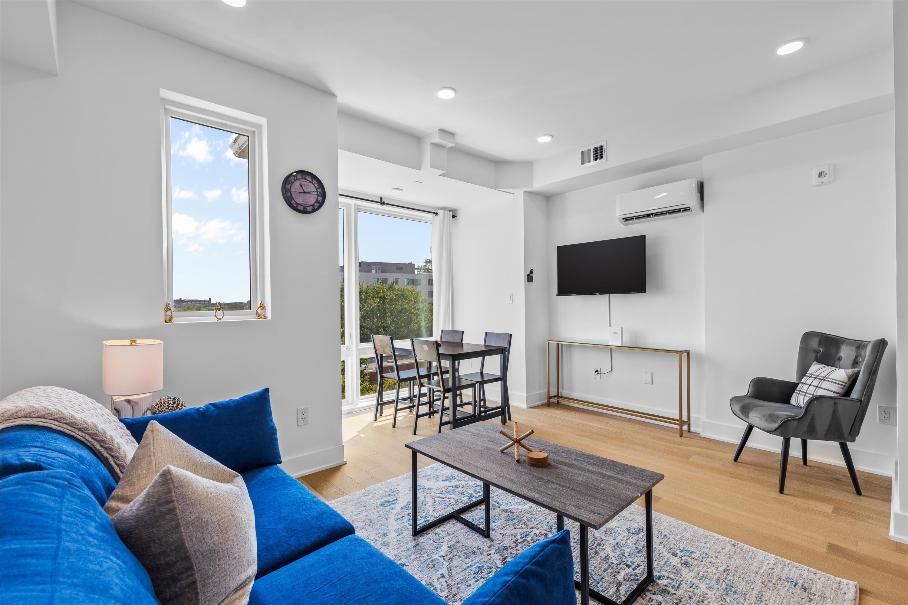 Modern and Stylish 2-Lvl 1-BR Penthouse Apt, Steps to H St — Washington, DC — vacation rental