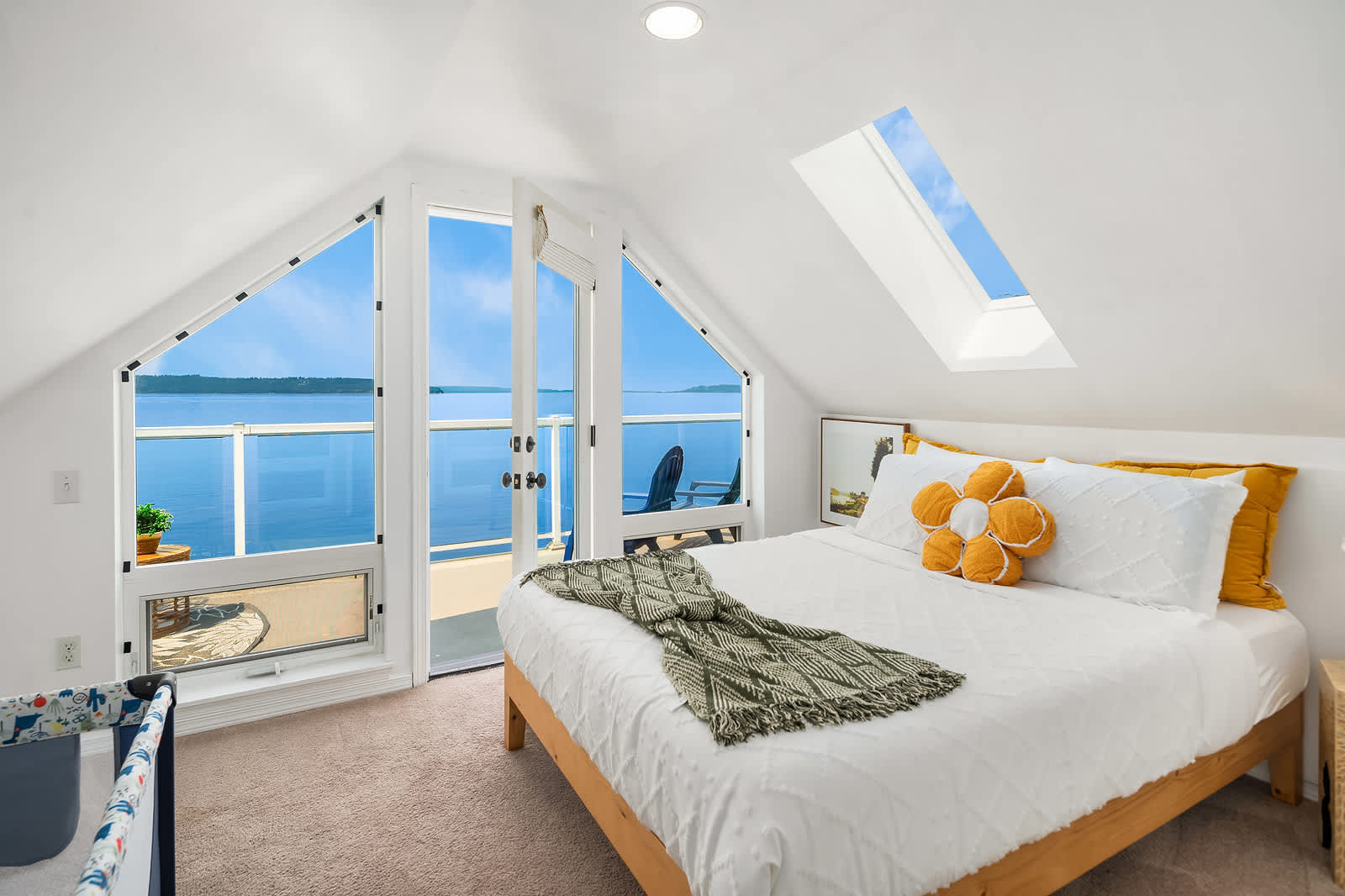 Water View Retreat w, Near Beach Park & City