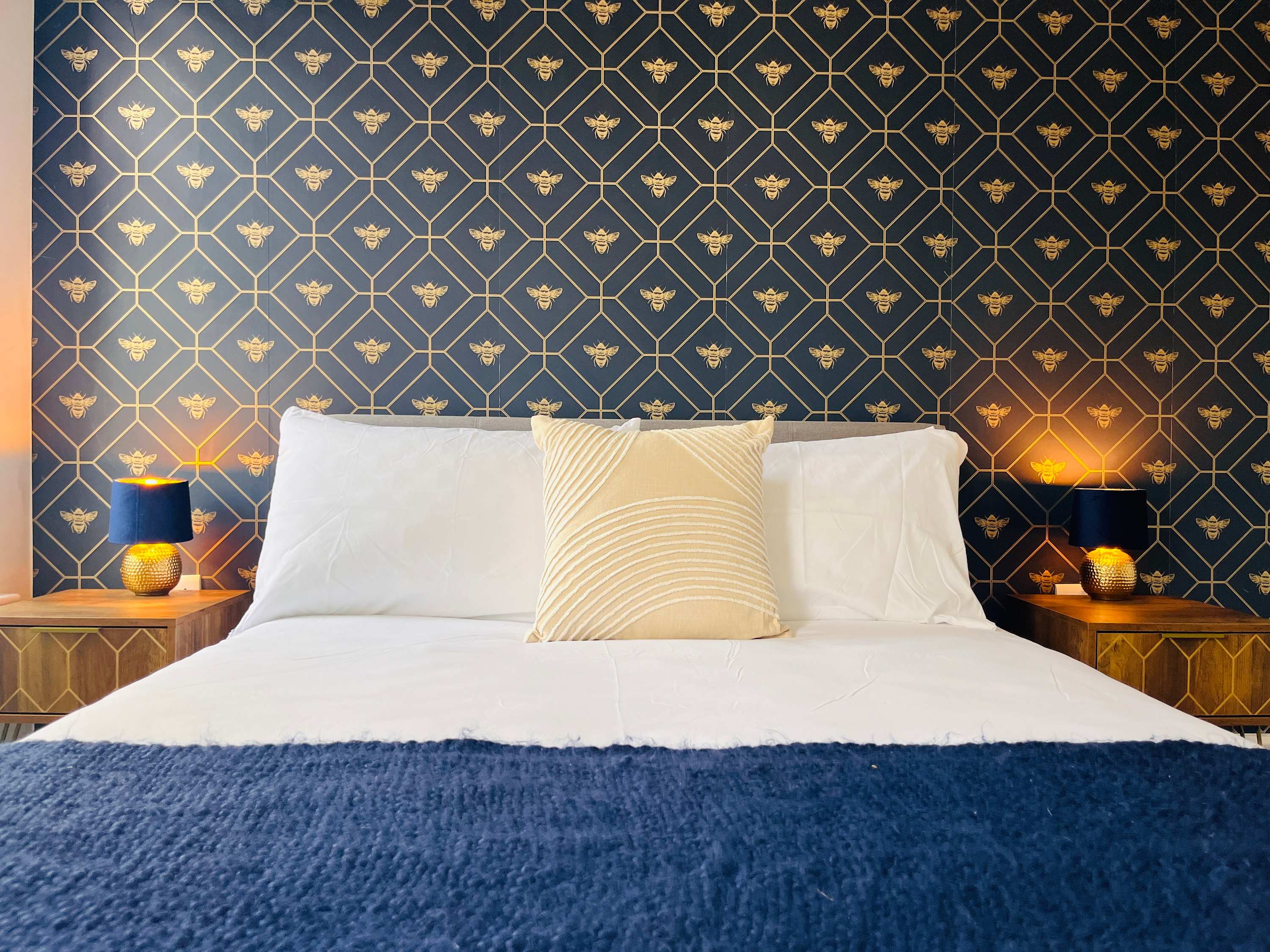 Spacious Victorian 5 Double Ensuites with Free Parking Close to the...