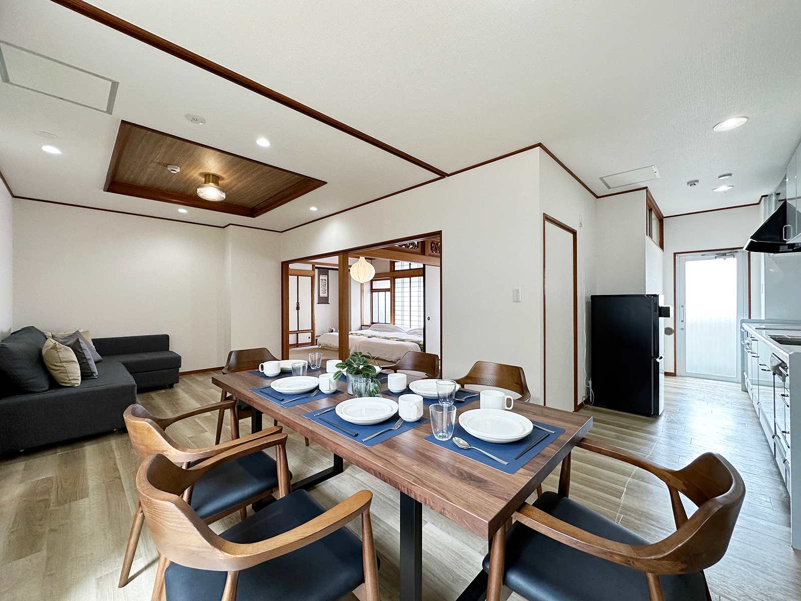 bHOTEL Life Gate - Expansive 4BR Apartment in Vibrant Nakamachi - Photo 1