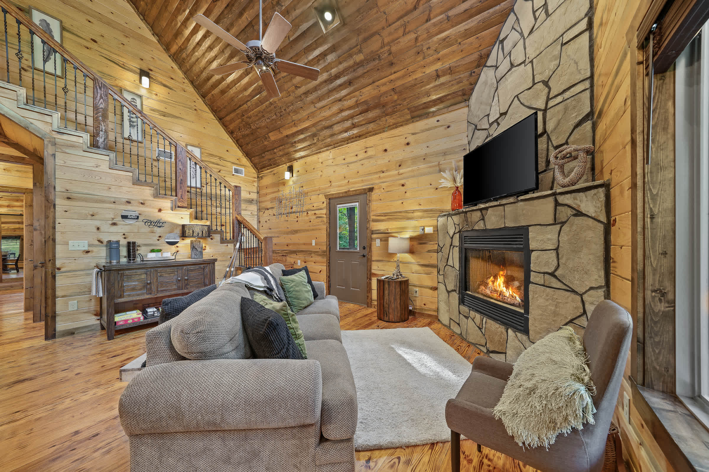 Rustic Cabin Near Creek with Hot Tub & Fire Pit