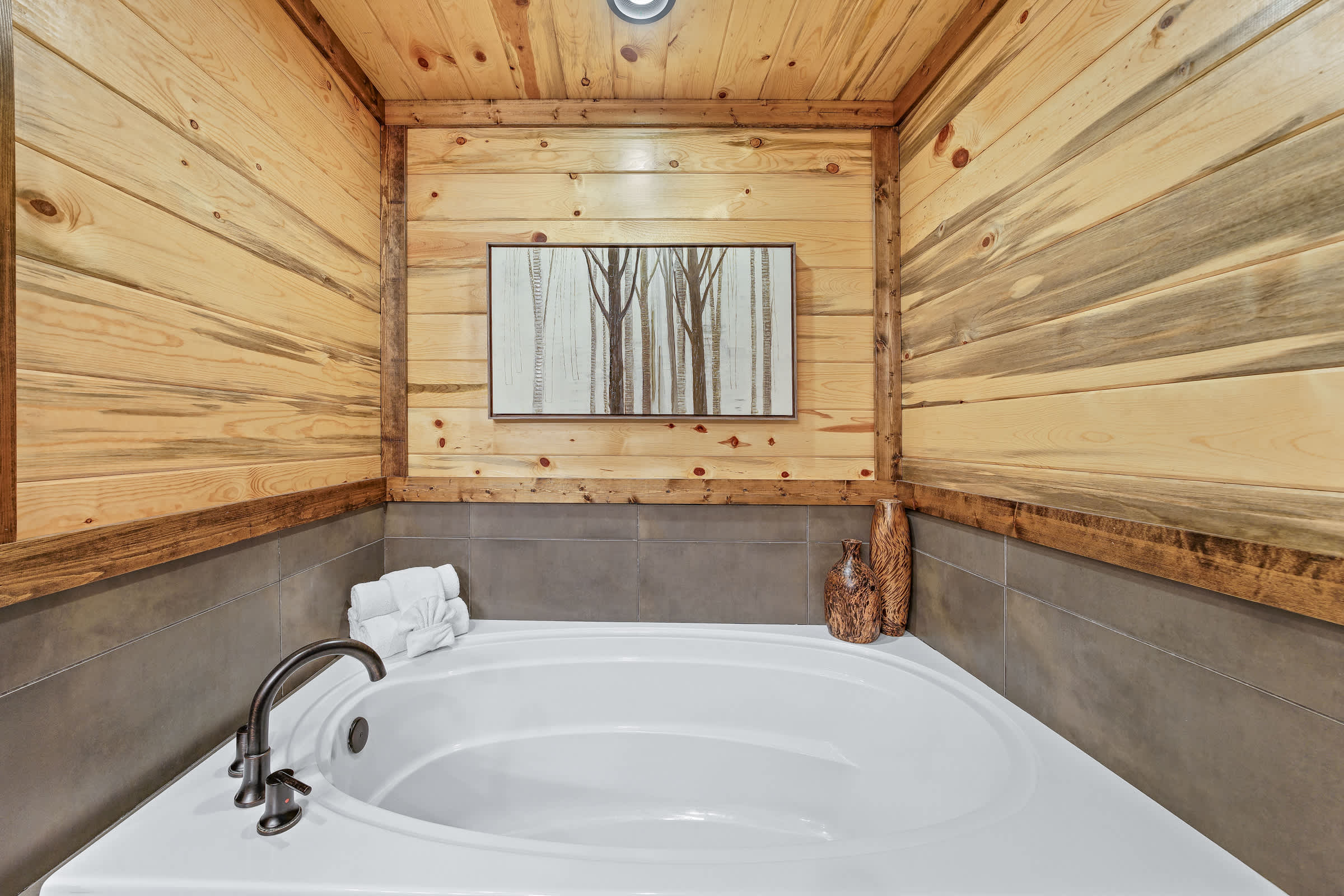 Rustic Cabin Near Creek with Hot Tub & Fire Pit