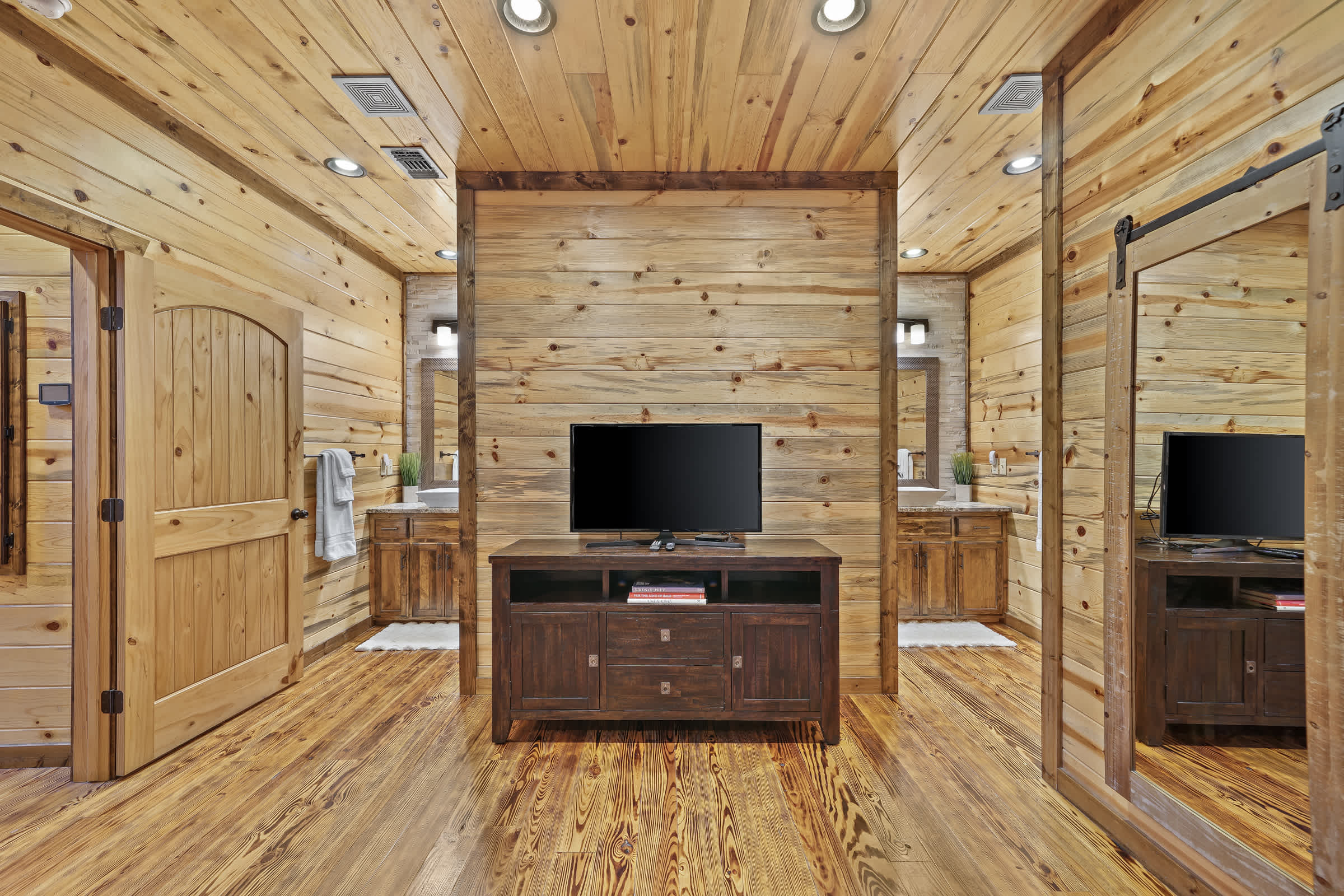 Rustic Cabin Near Creek with Hot Tub & Fire Pit