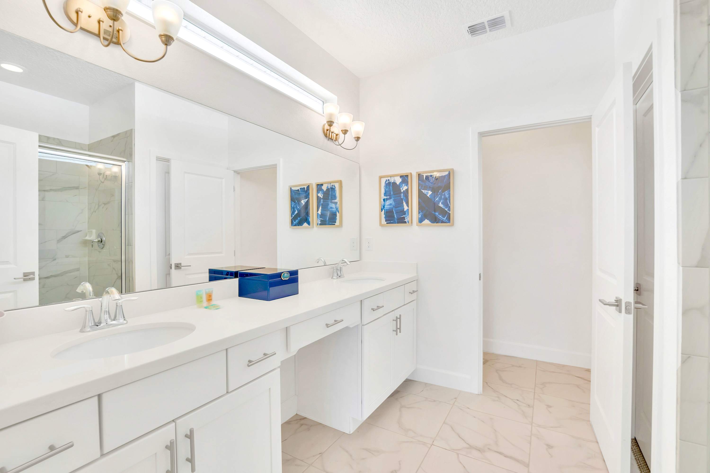 Modern Bathroom With Ample Space And Sophisticated Touches