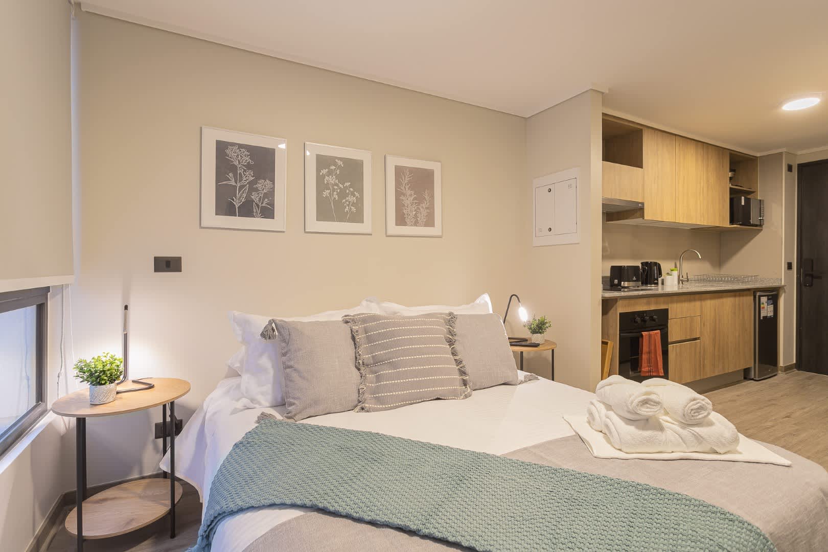 Experience comfort in this stylish studio with modern amenities and a cozy atmosphere, perfect for a relaxing stay.