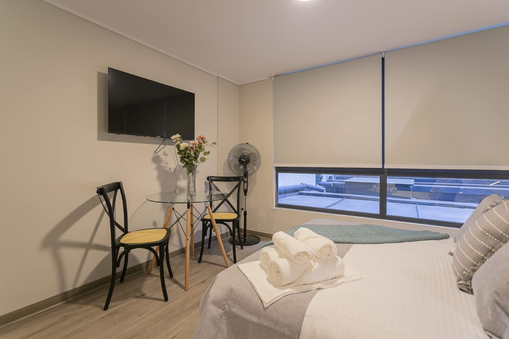 Relax in this cozy studio with modern amenities, perfect for a comfortable stay in the heart of the city.