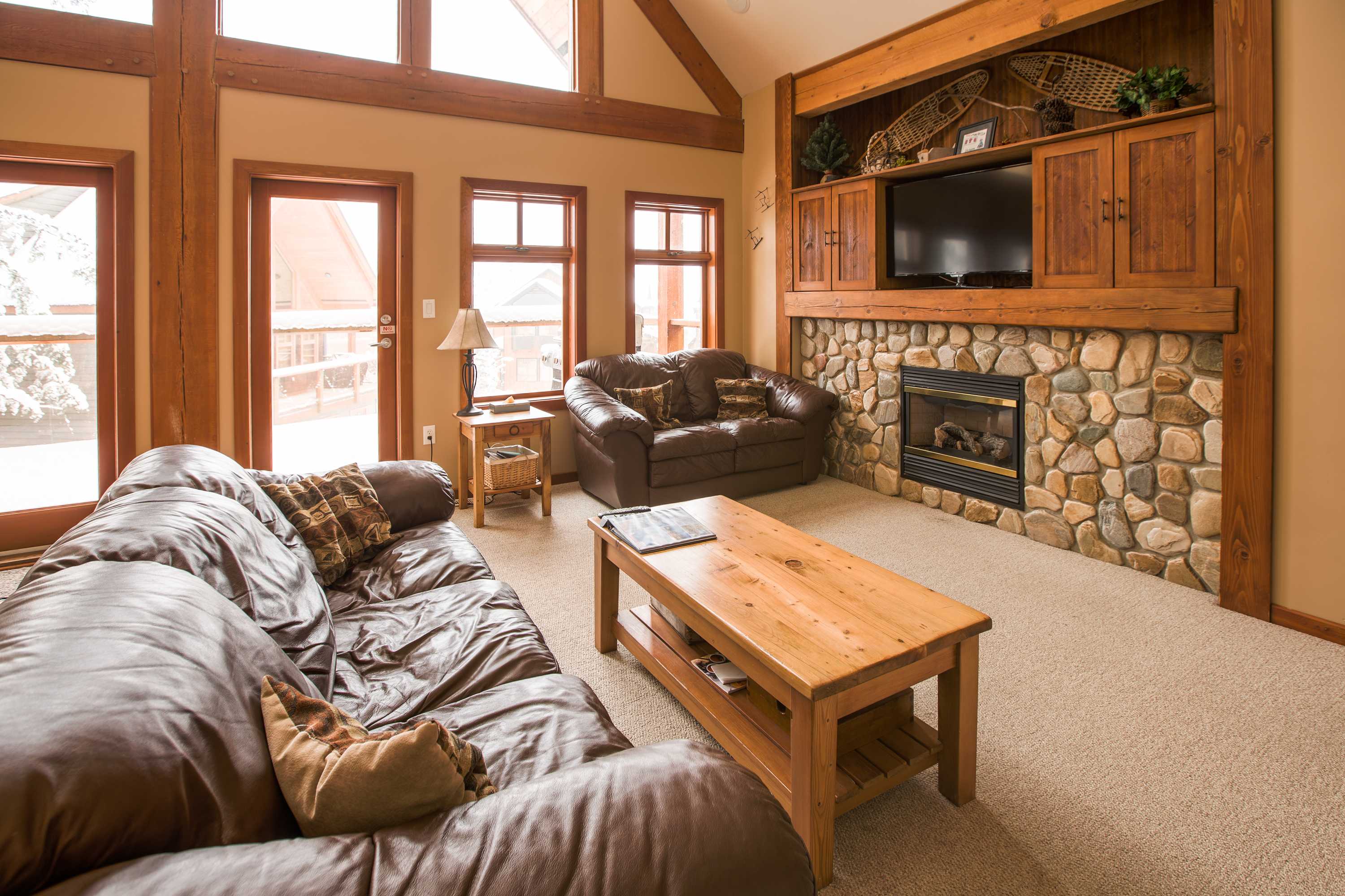Four Bedroom | Sleeps 7-9 | White Wolf Cabins — Rossland, British Columbia — vacation rental