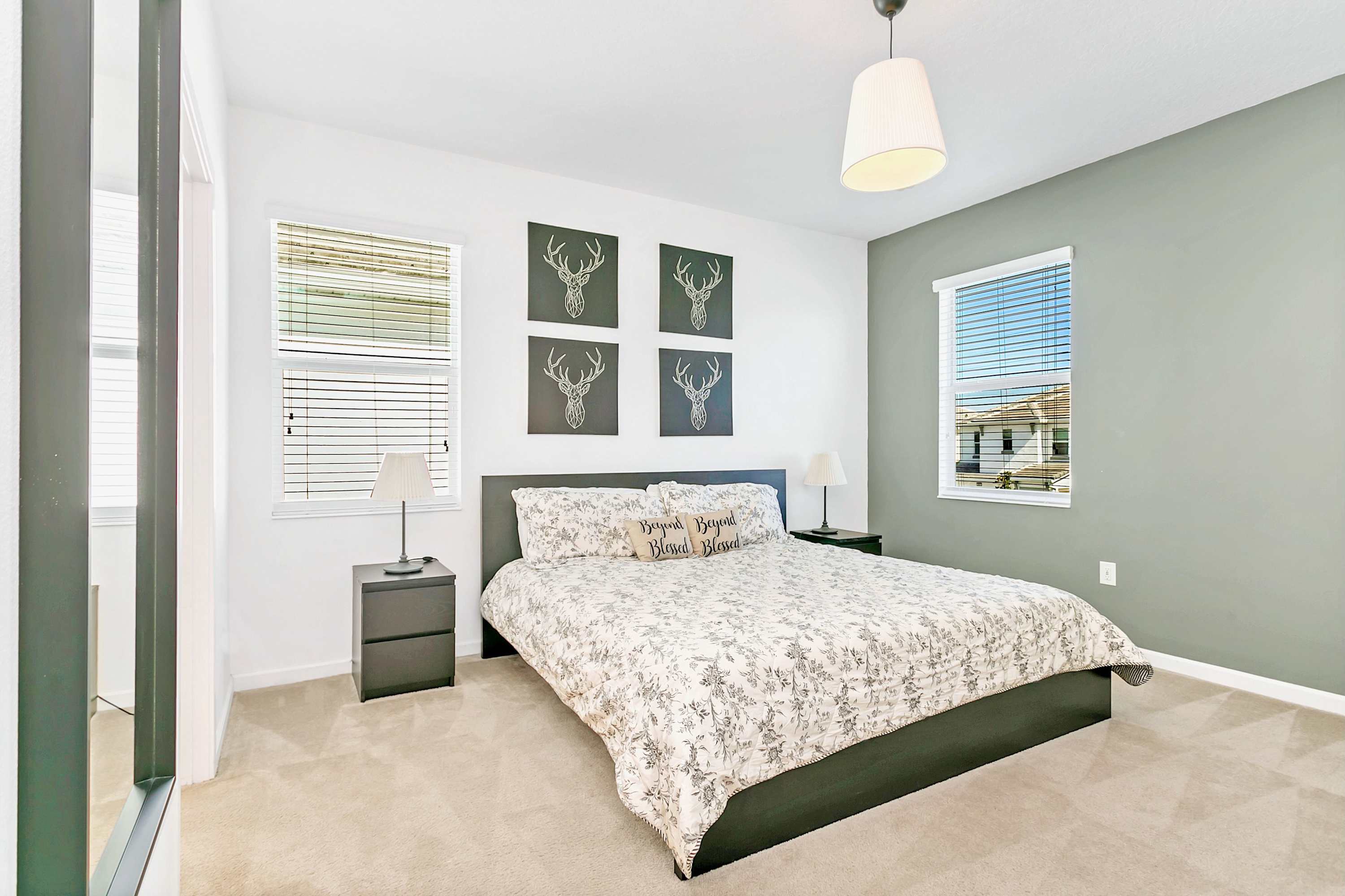 Comfortable Queen Bedroom With Simple Yet Elegant Style