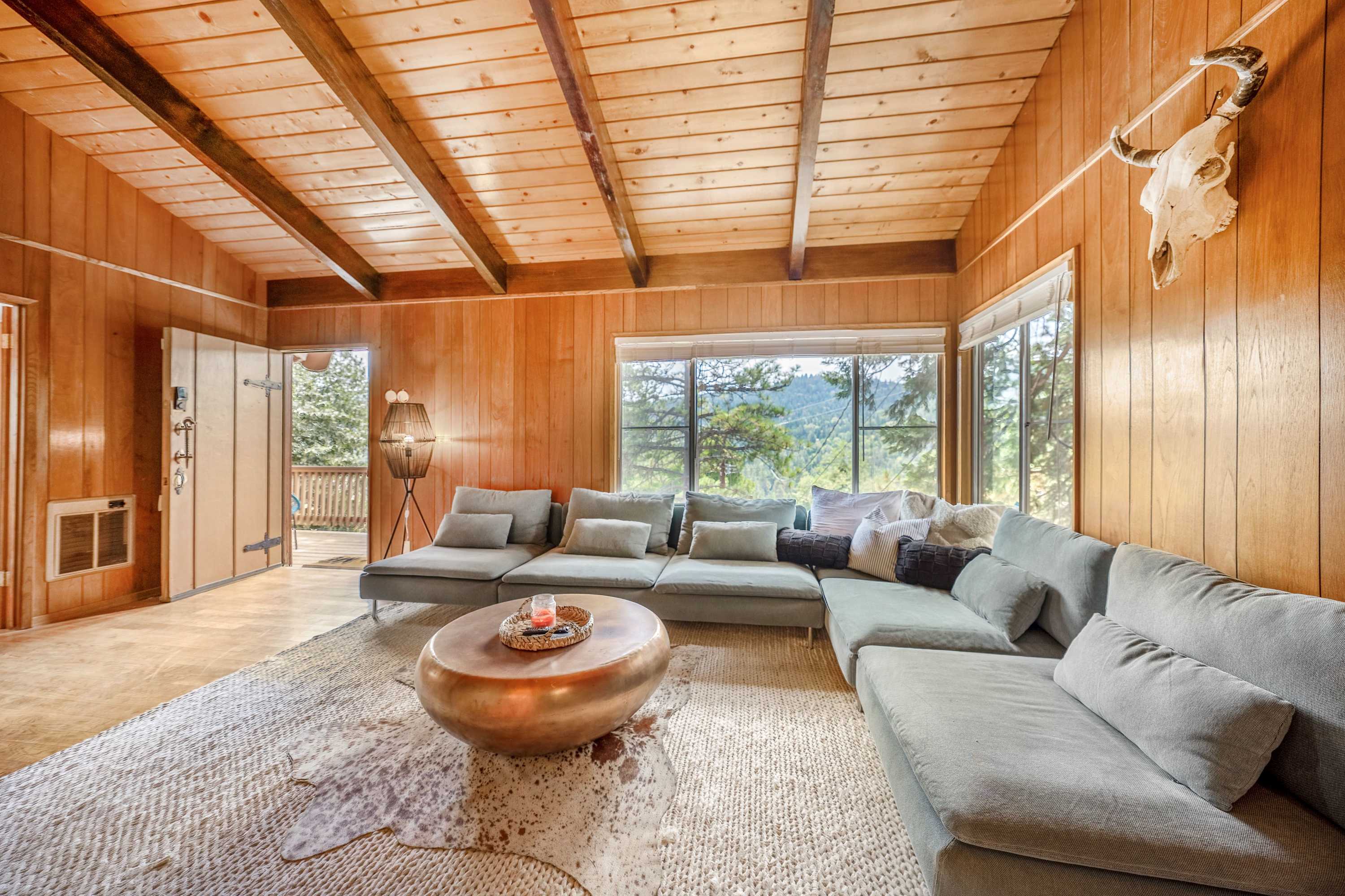Charming Cabin With Mountain Views And Cozy Fireplace - Inviting Retreat - Crestline, CA