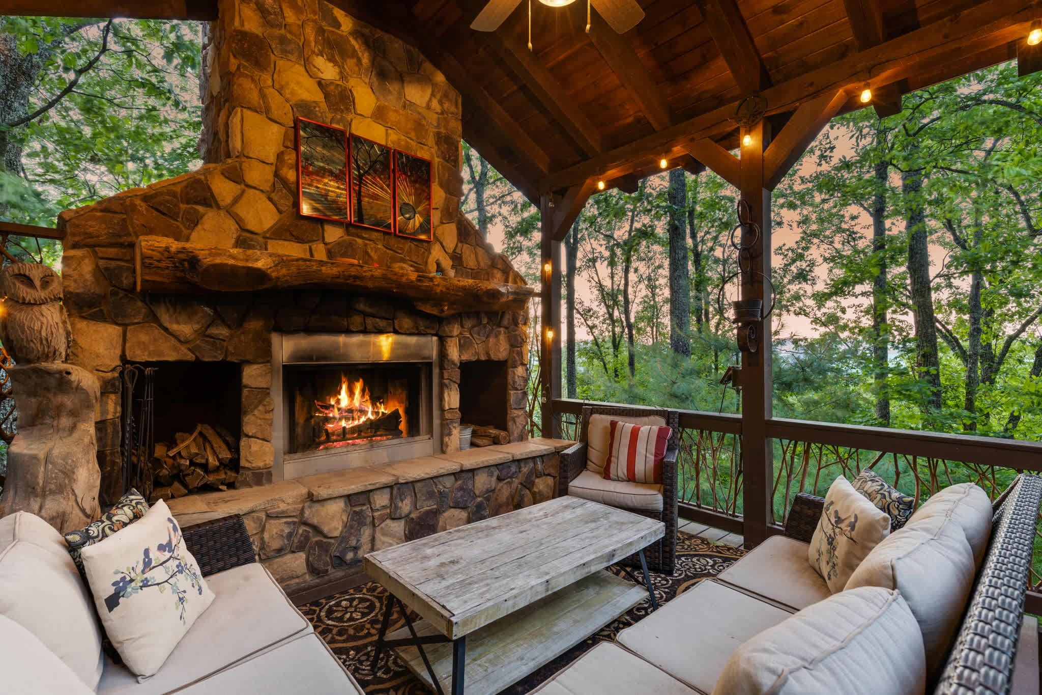 Views for Miles! Outdoor Fireplace~ Hot Tub