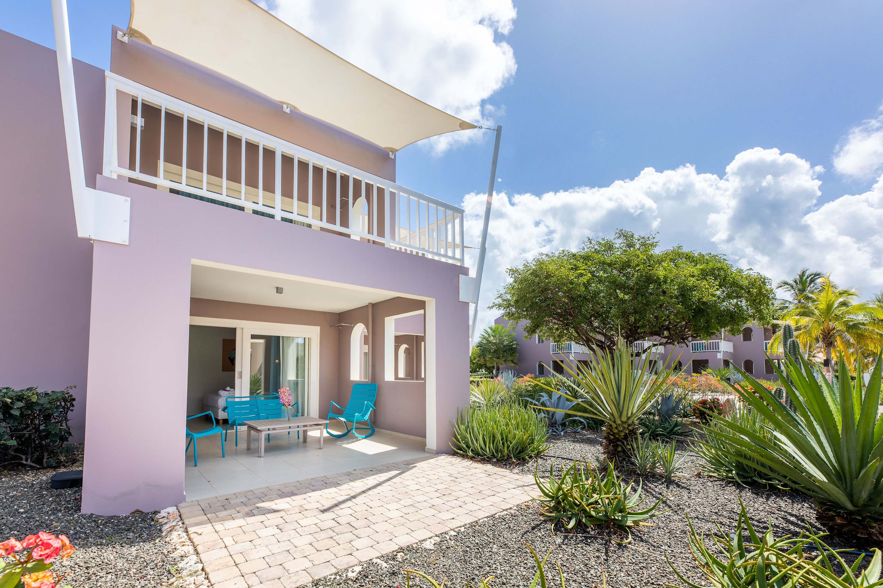 Ocean & Pool View Deluxe Suite 4