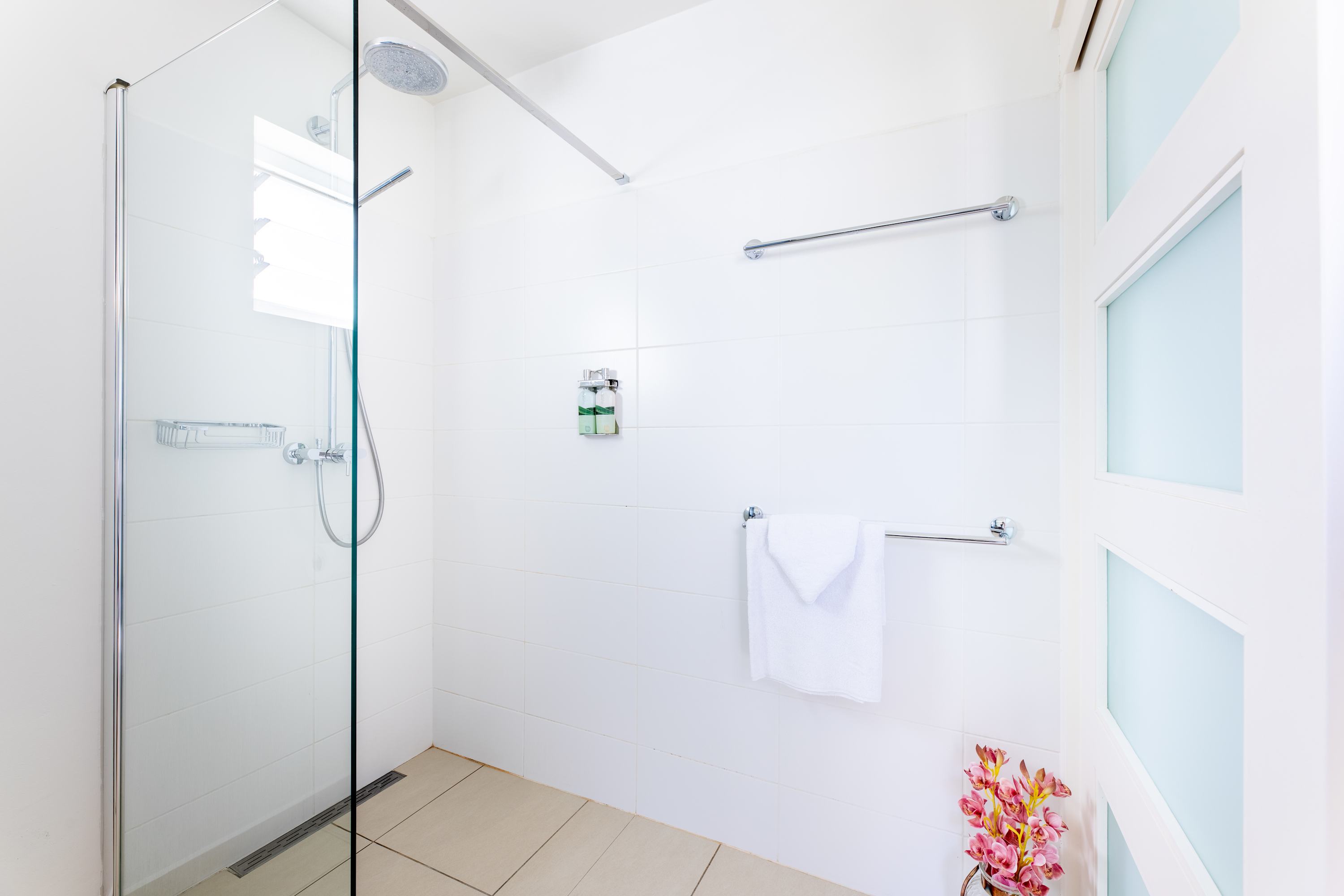 Ocean & Pool View Deluxe Suite 5