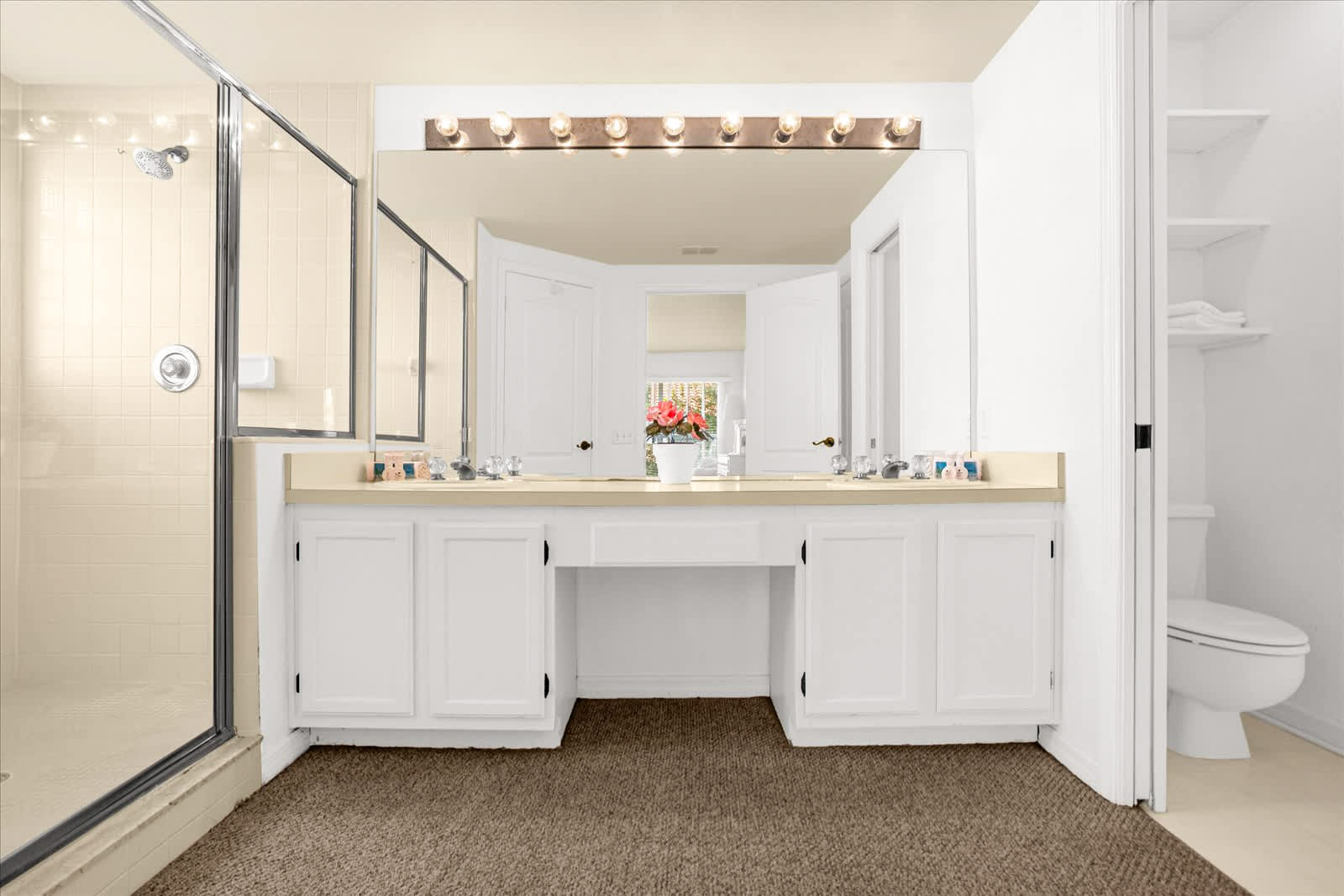 King Bedroom Ensuite with Large Standing shower