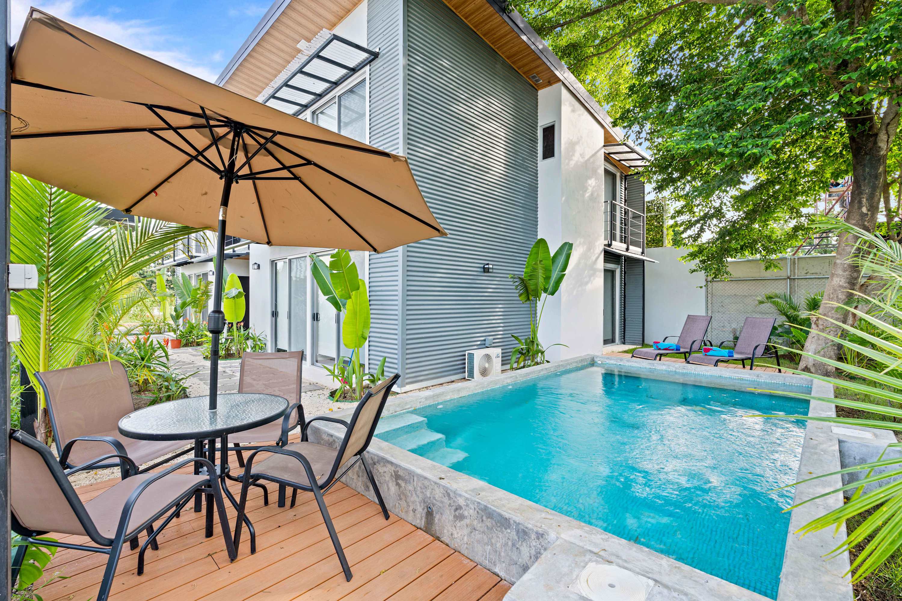 Pool, Concierge, Private Veranda & 10-min Downtown — Sardinal, Guanacaste Province — vacation rental