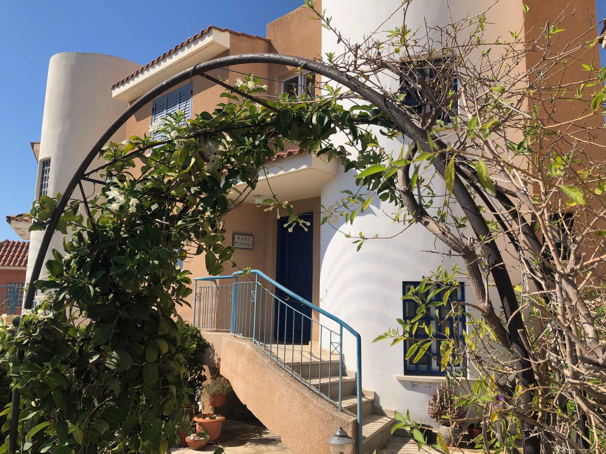 Spacious 3-Bed Villa, 5-Min Walk to St George's Beach – Perfect for...