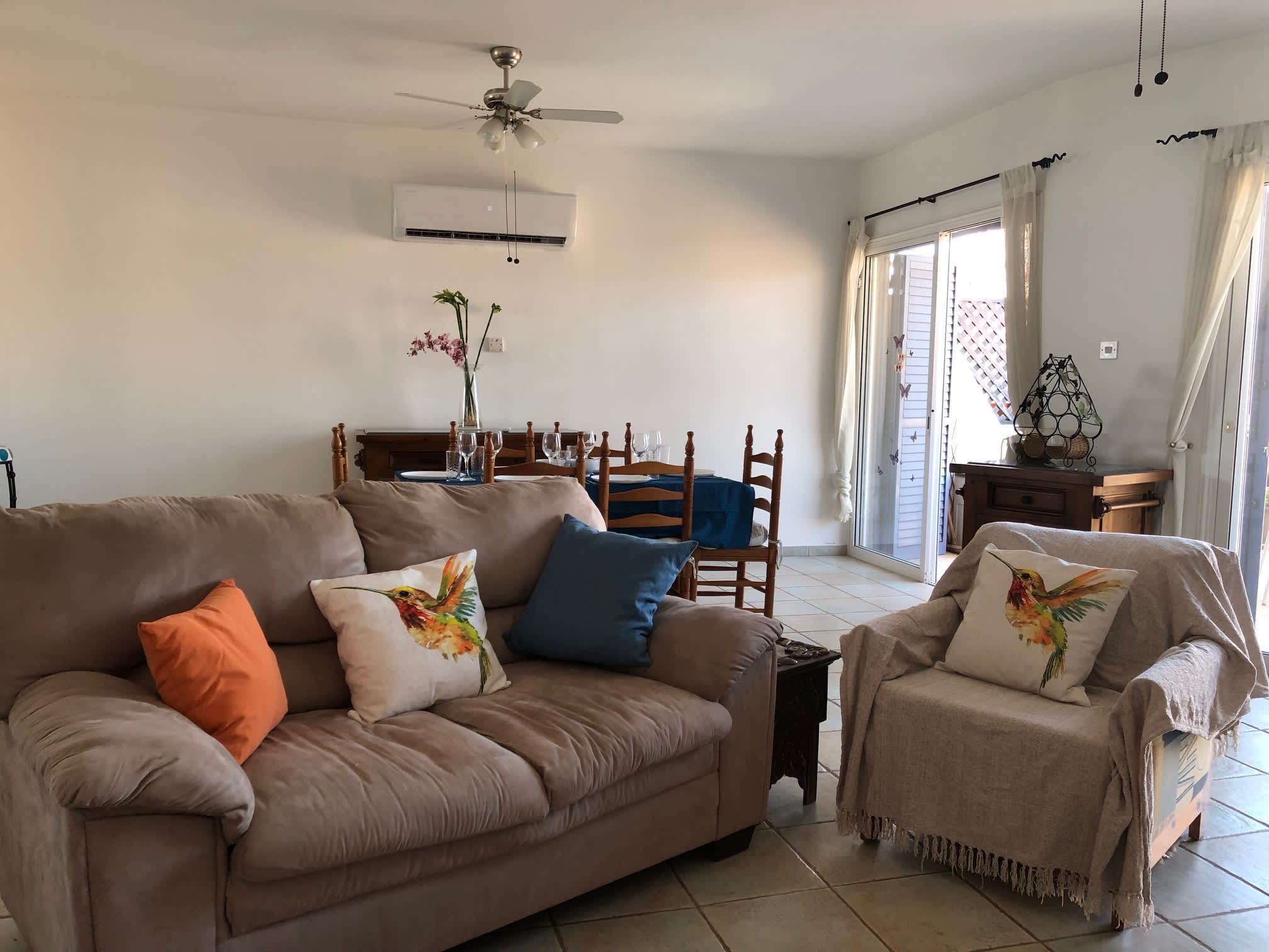 Spacious 3-Bed Villa, 5-Min Walk to St George's Beach – Perfect for...