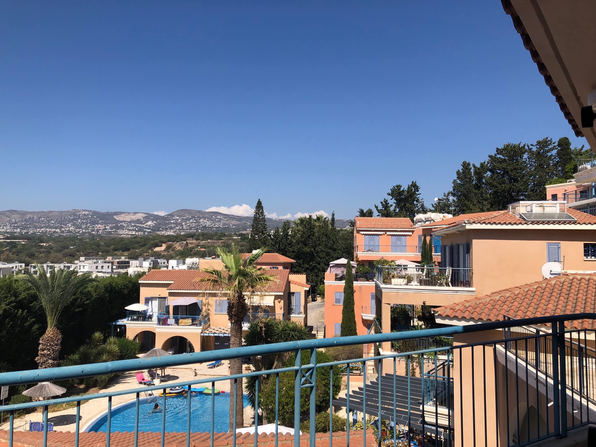 Spacious 3-Bed Villa, 5-Min Walk to St George's Beach – Perfect for...