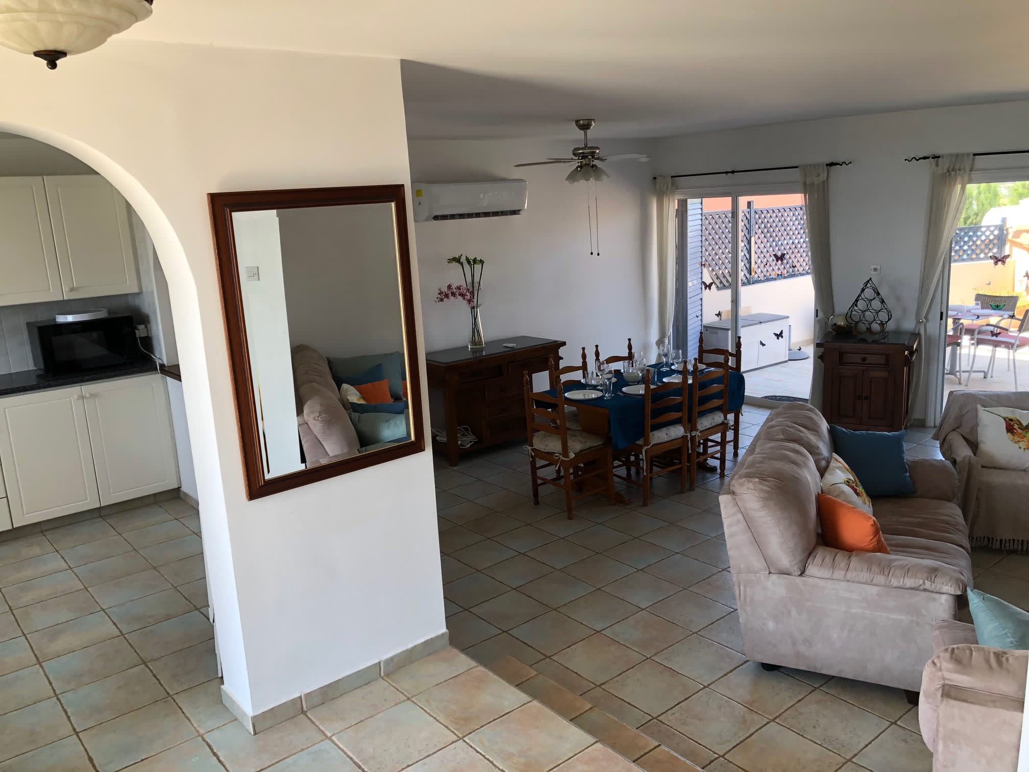 Spacious 3-Bed Villa, 5-Min Walk to St George's Beach – Perfect for...