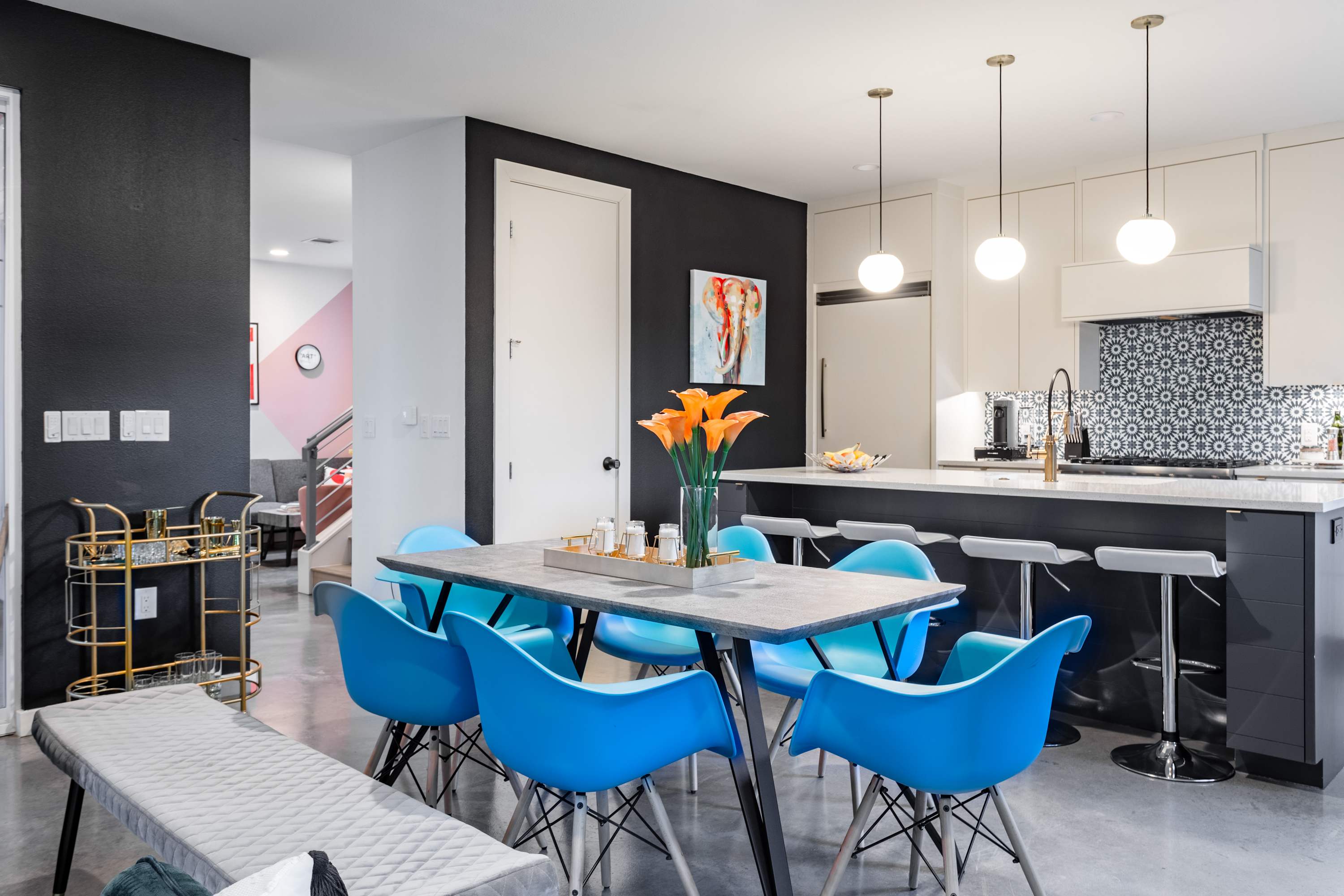 Large capacity dining area