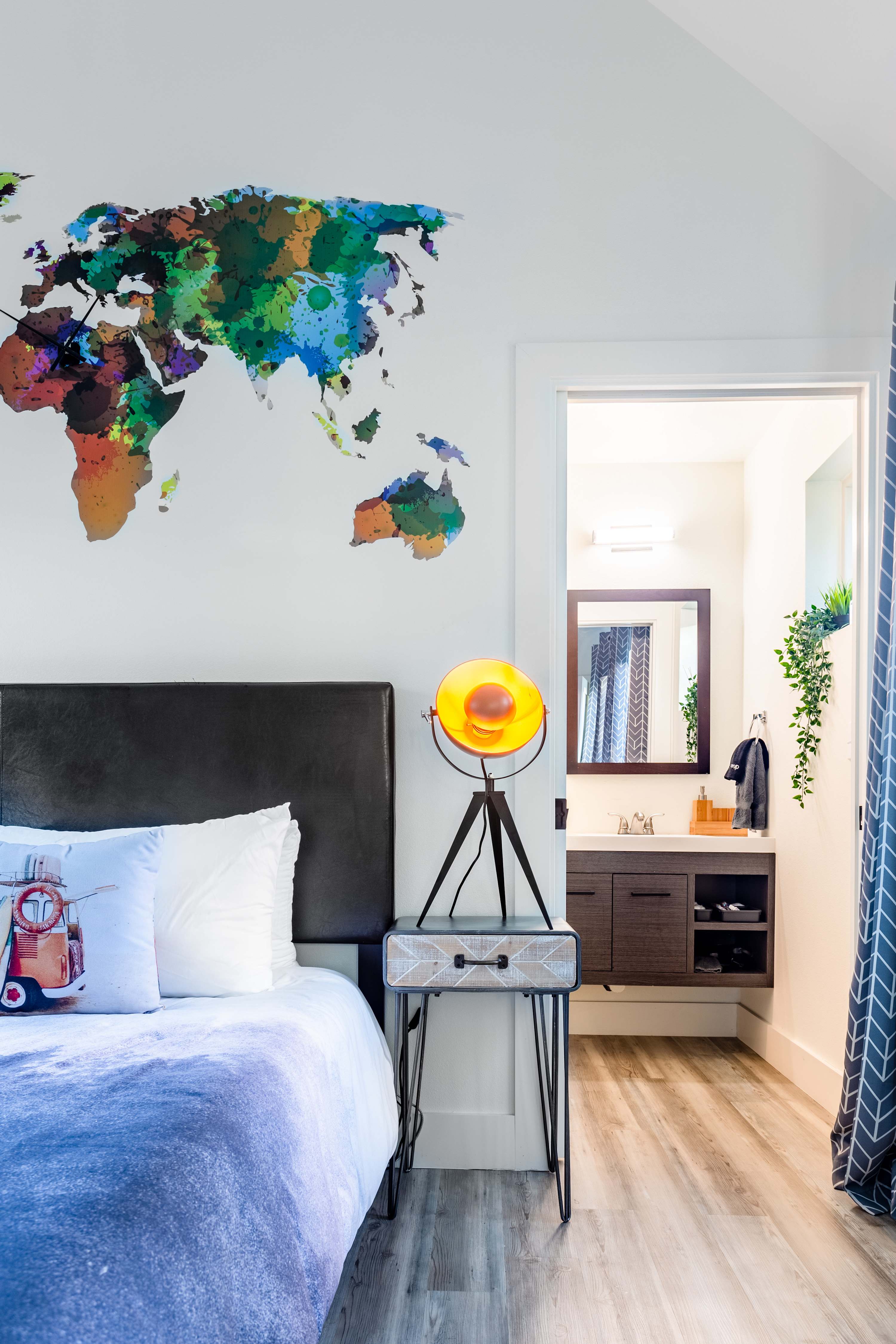 King Bed In Spacious En-Suite Bedroom