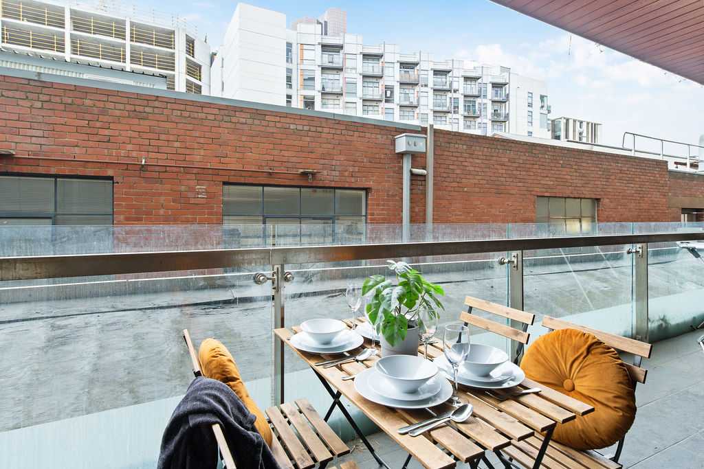 A Spacious & Cozy 2BR Apt Near Melbourne Uni — Carlton, Victoria — vacation rental