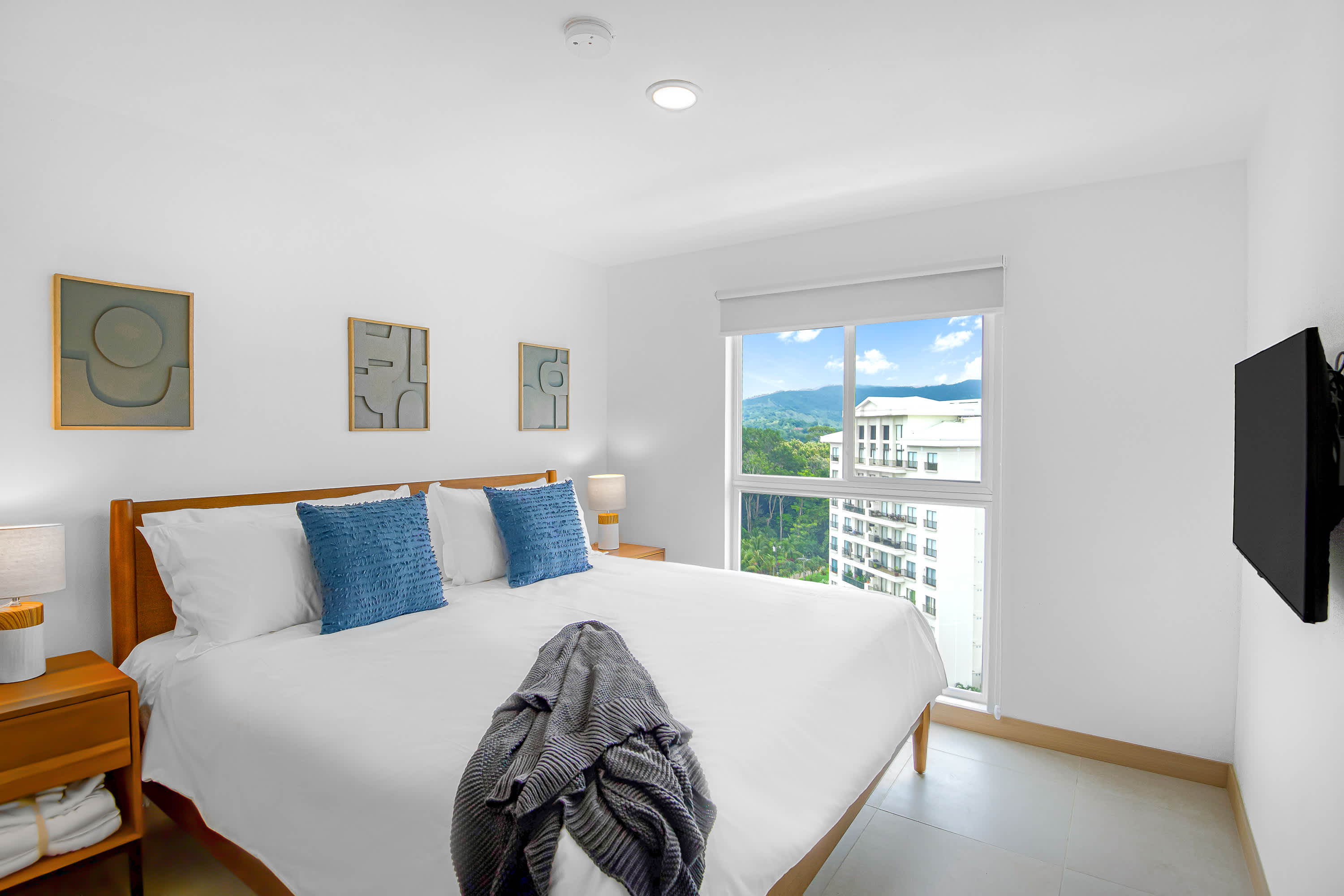 Upstay Stunning New Condo w Private Patio 3