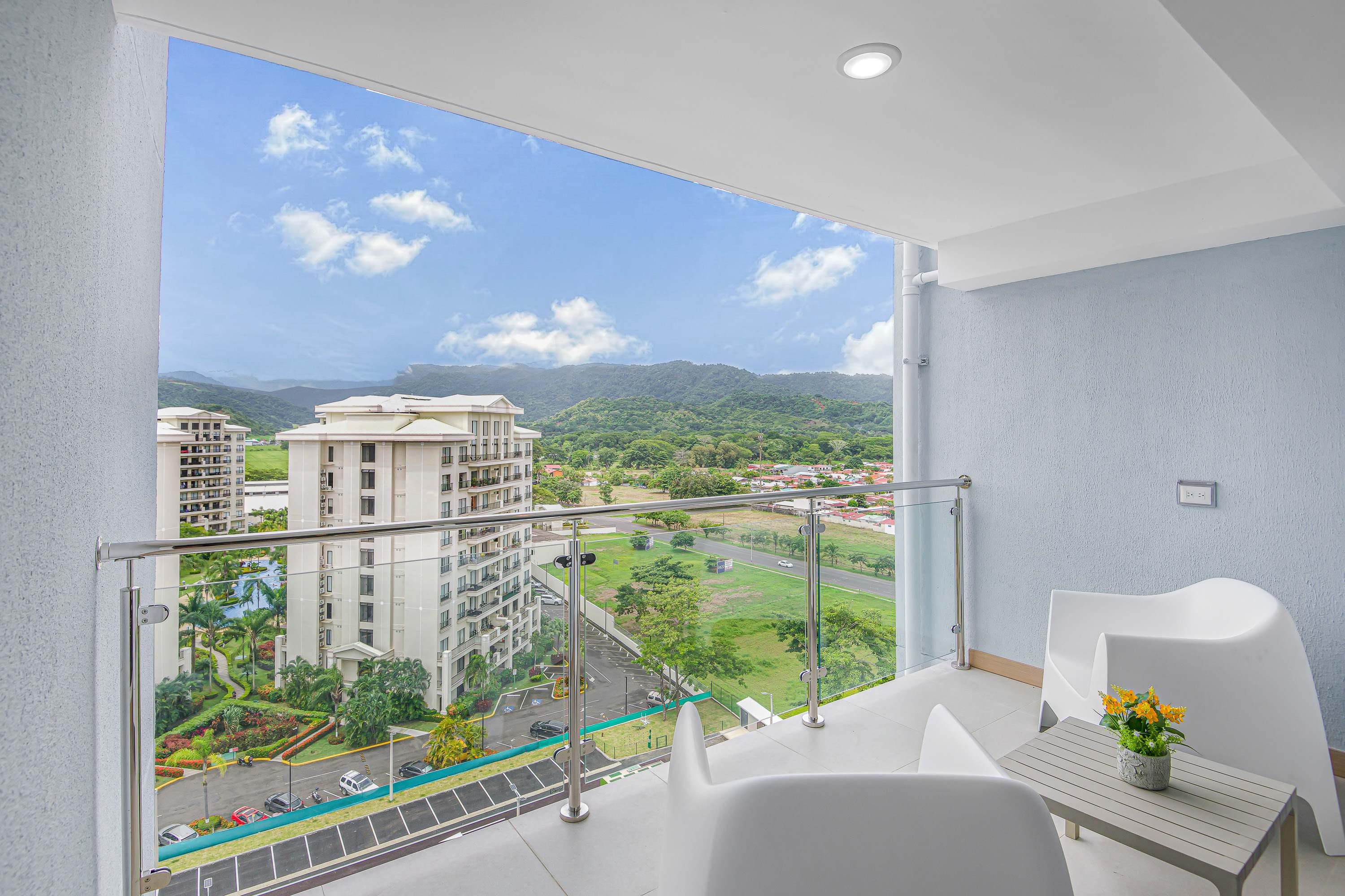 Upstay Stunning New Condo w Private Patio 4