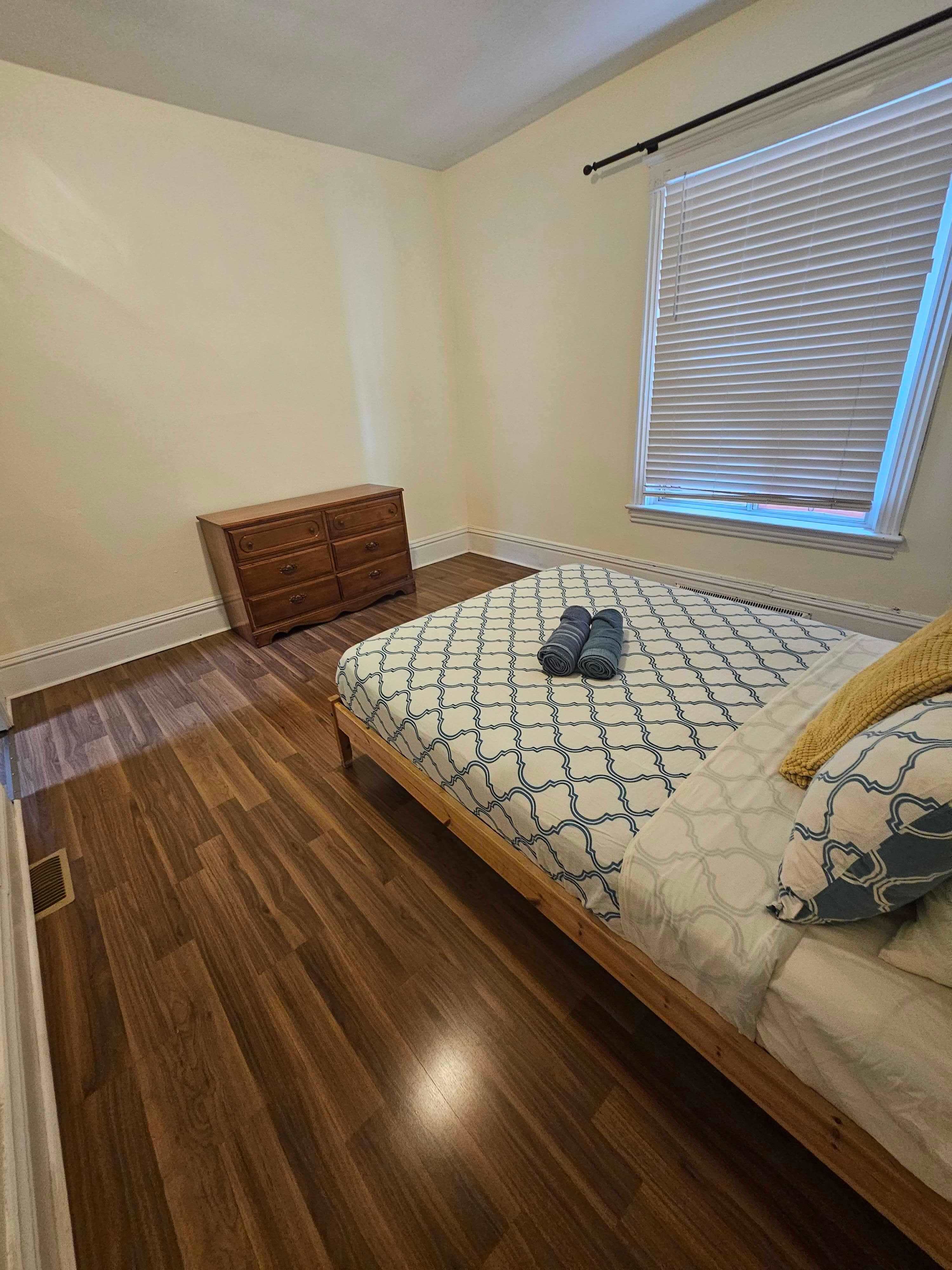 Spacious Room With Queen Size Bed And Natural Light