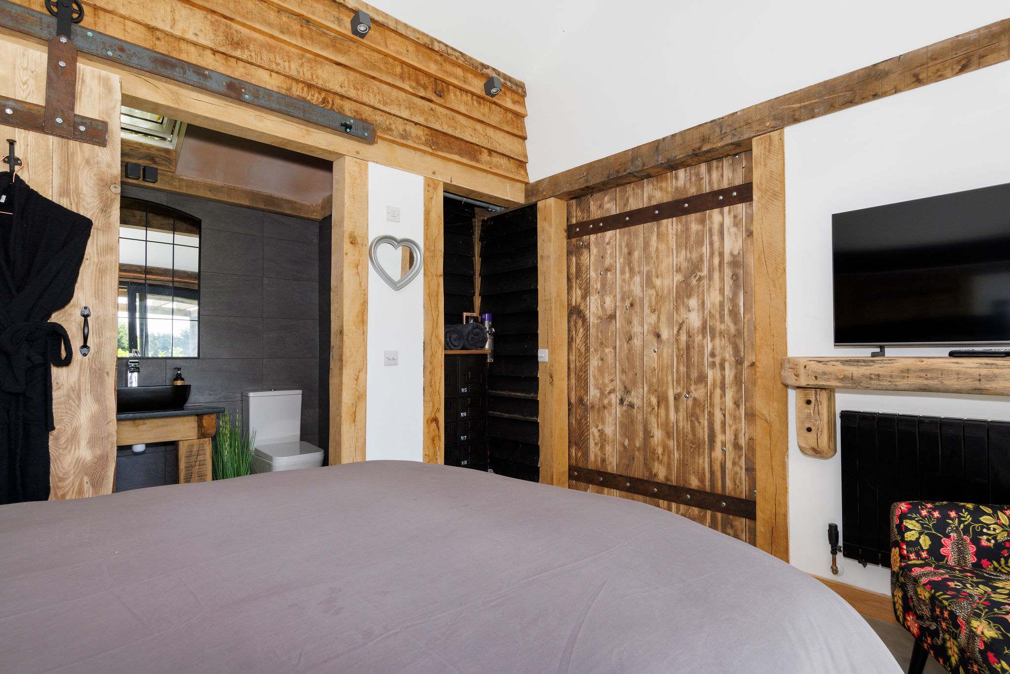 This cosy bedroom has