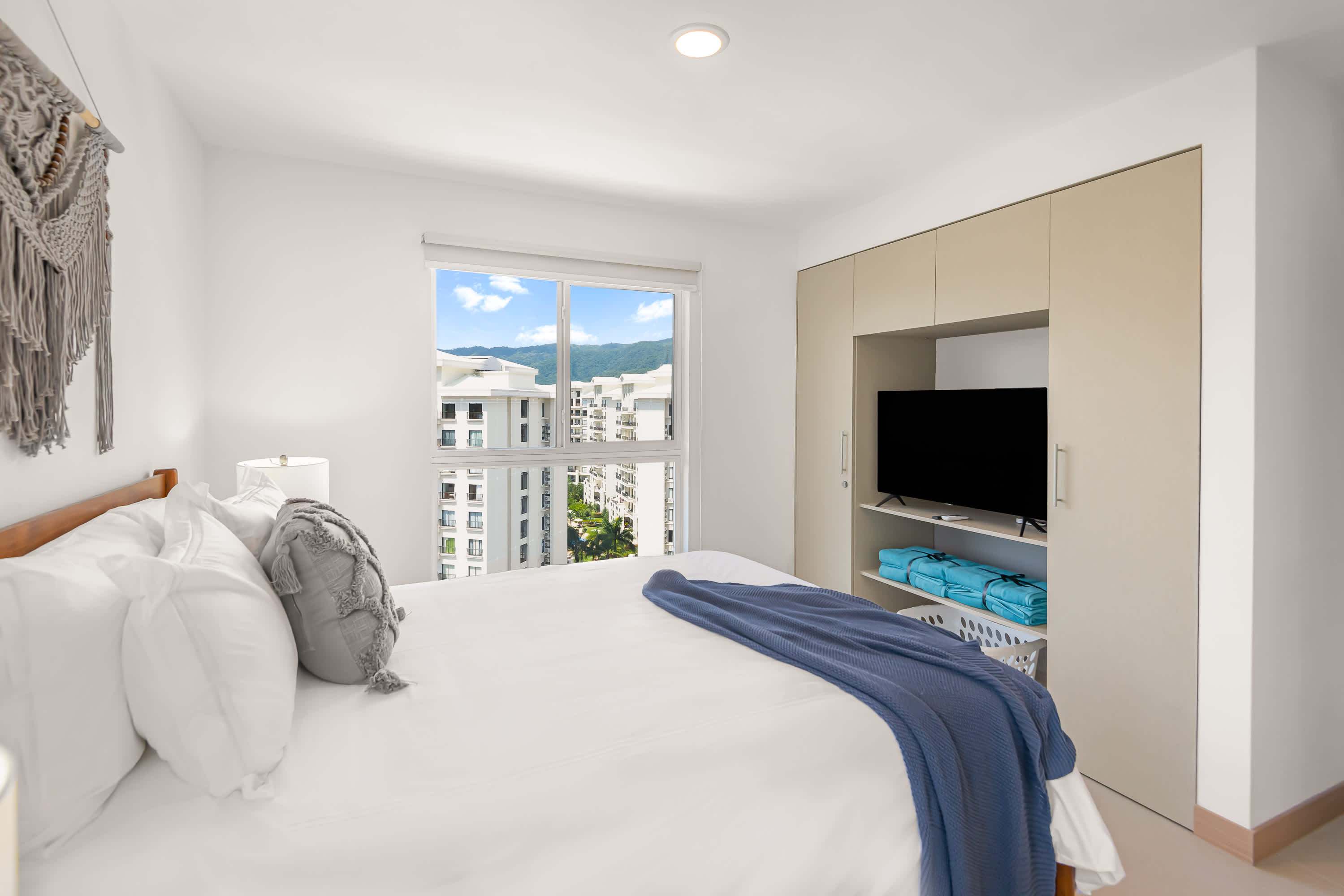 Queen Size Bedroom with Ensuite