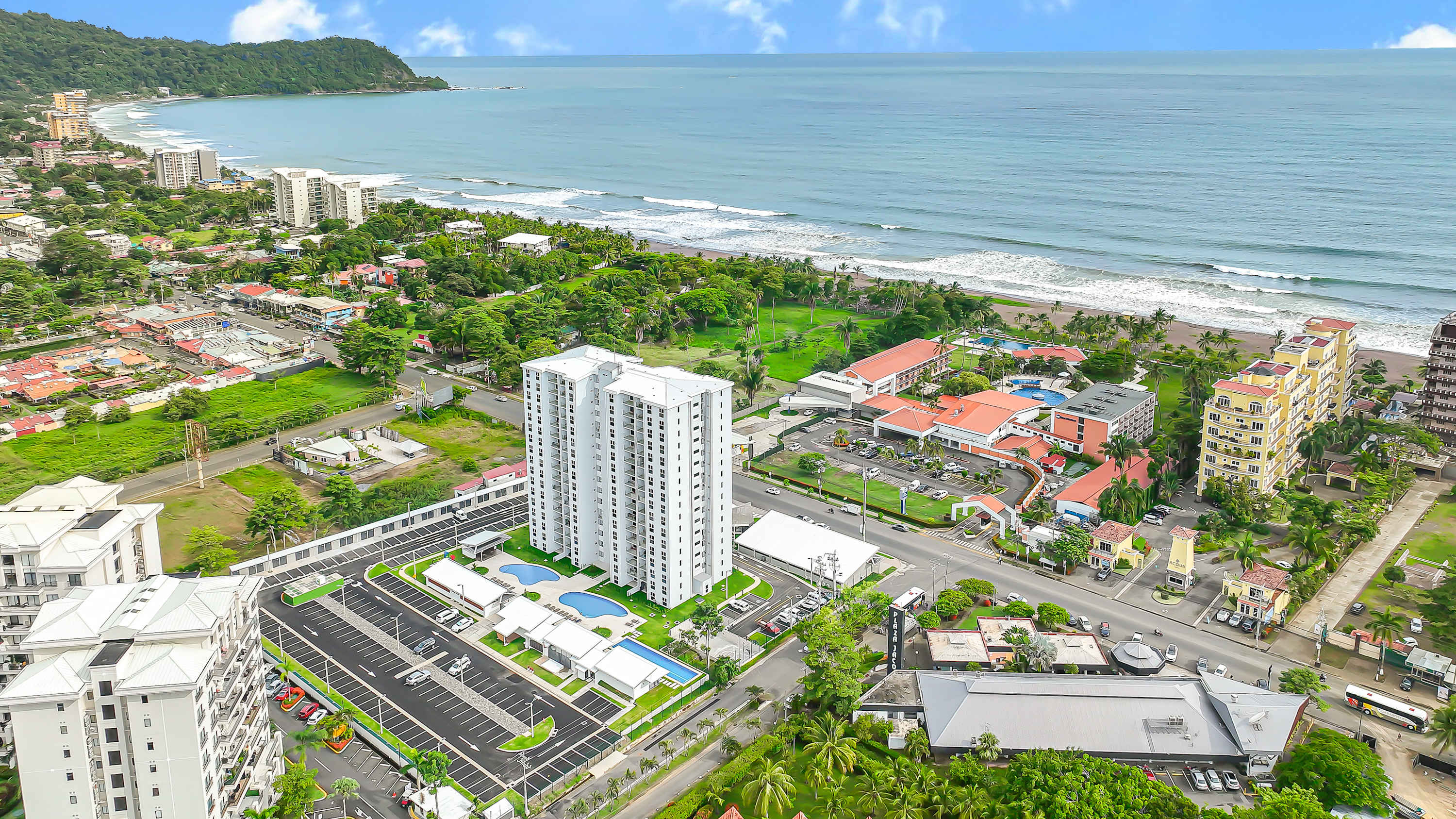 Upstay New Condo Steps from Jaco Beach