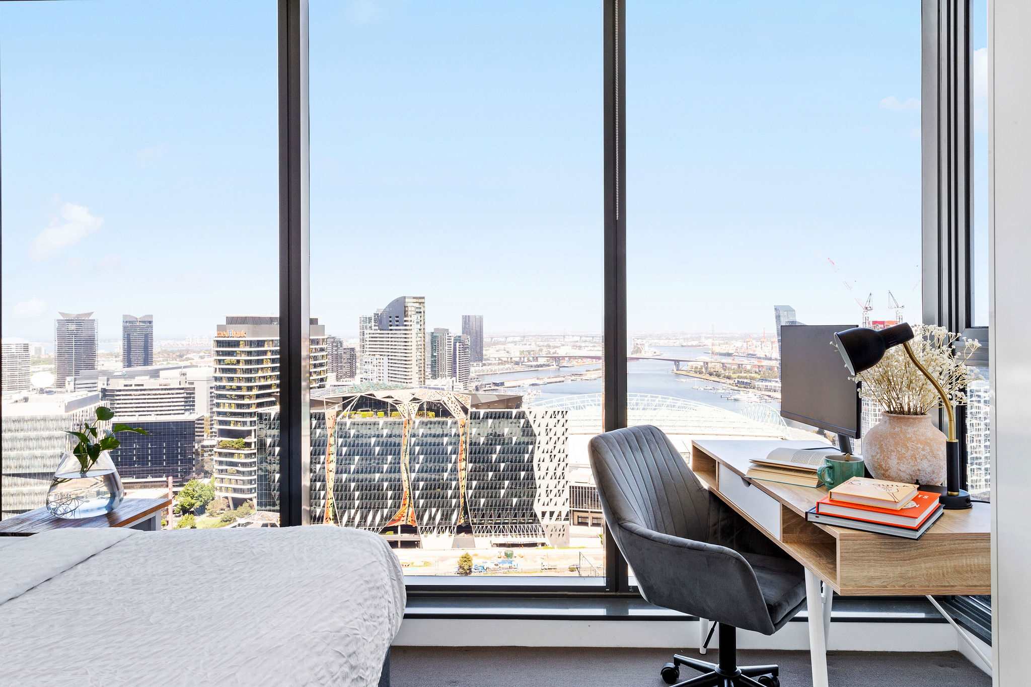 A Cozy 2BR Apt with Harbour Views and FREE Parking — Melbourne, Victoria — vacation rental