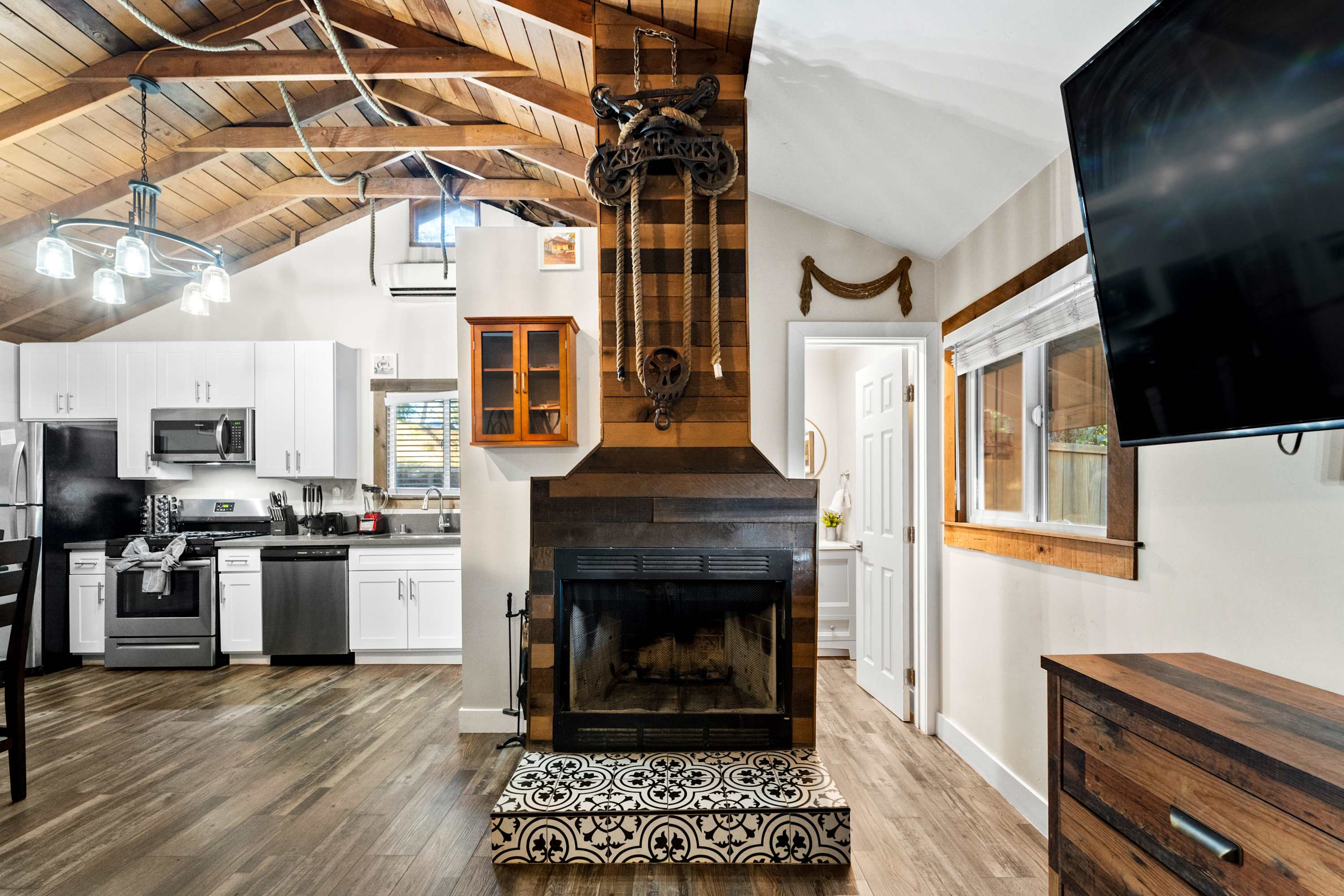 Charming Cabin With Loft And Beautiful Views - Cozy Mountain Retreat - Julian, CA