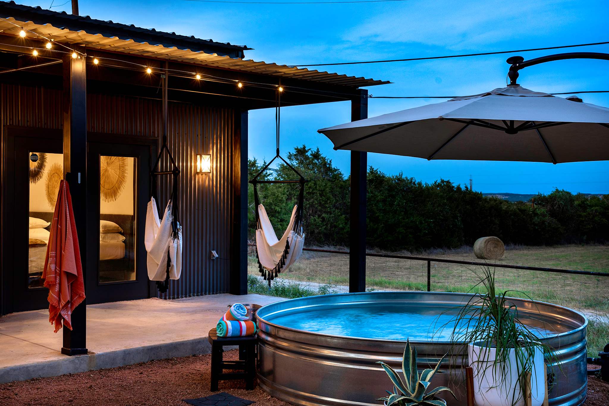Hot tub, Cowboy Pool, Pet Friendly, Close to Town — Fredericksburg, TX — vacation rental