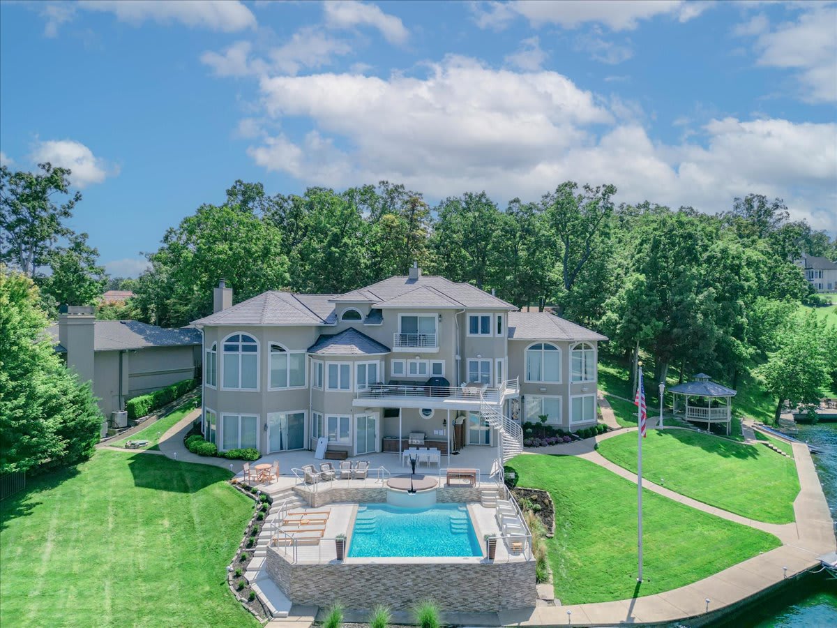 Lakeside Lux Where EVERY Luxury Awaits — Sunrise Beach, MO — vacation rental