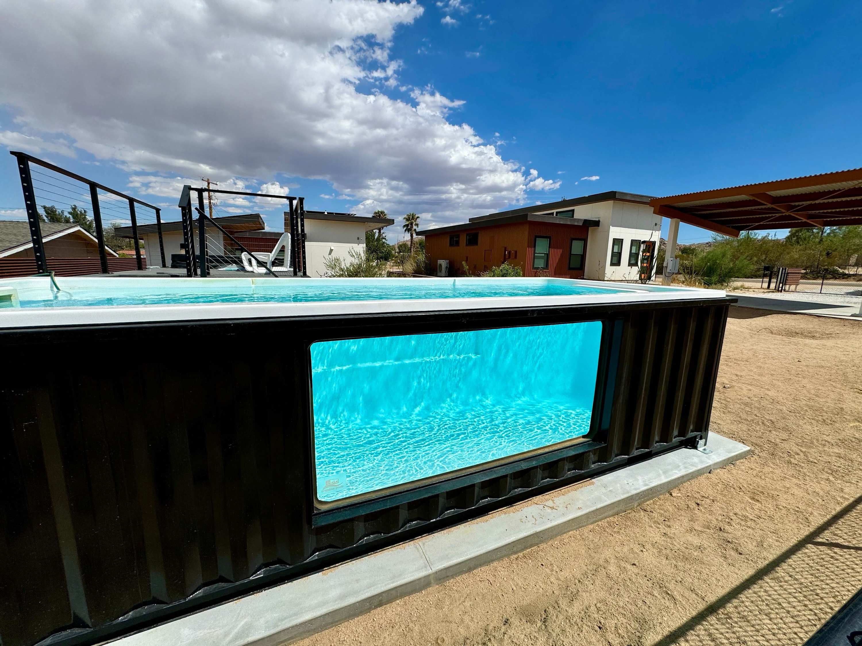 Contemporary Compound Twins Joshua Tree w Pool