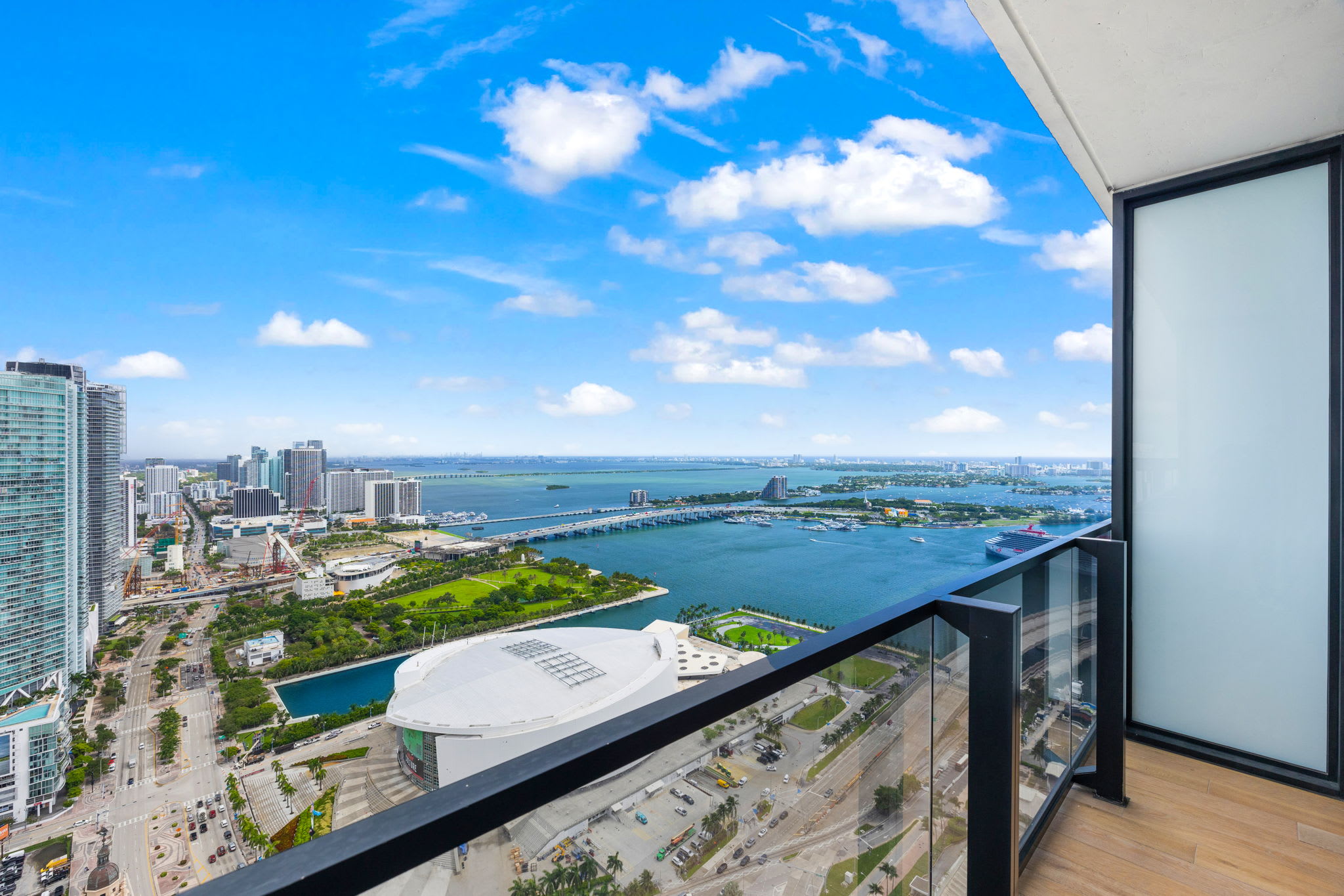 Breathtaking City & Bay Views at Downtown Miami - Foto 1